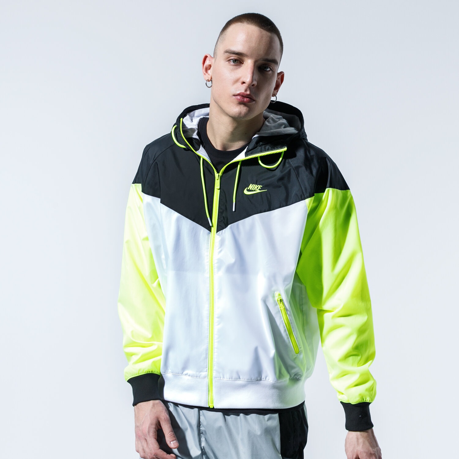 Kurtka wiosenna / jesienna męska NIKE KURTKA SPORTSWEAR WINDRUNNER AR2191-103 BIAŁY