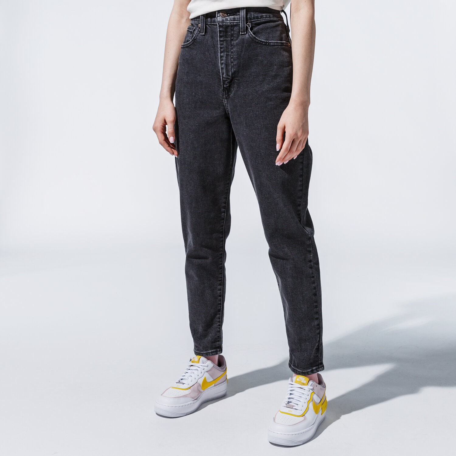 Spodnie sportowe damskie LEVI'S SPODNIE HIGH WAISTED TAPER 26986-0000 CZARNY