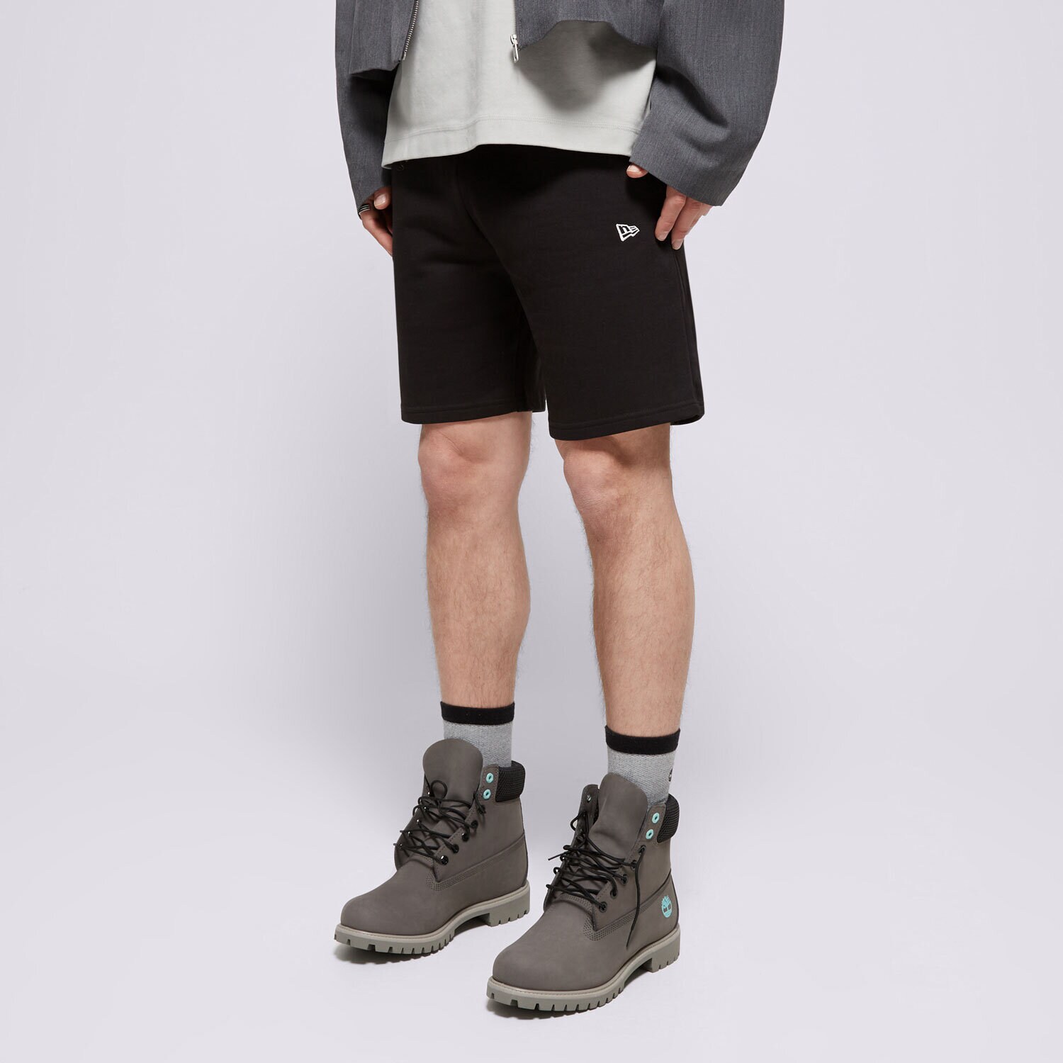 Krótkie spodenki, szorty męskie NEW ERA SZORTY ESSENTIAL SHORT 12836800SMU CZARNY