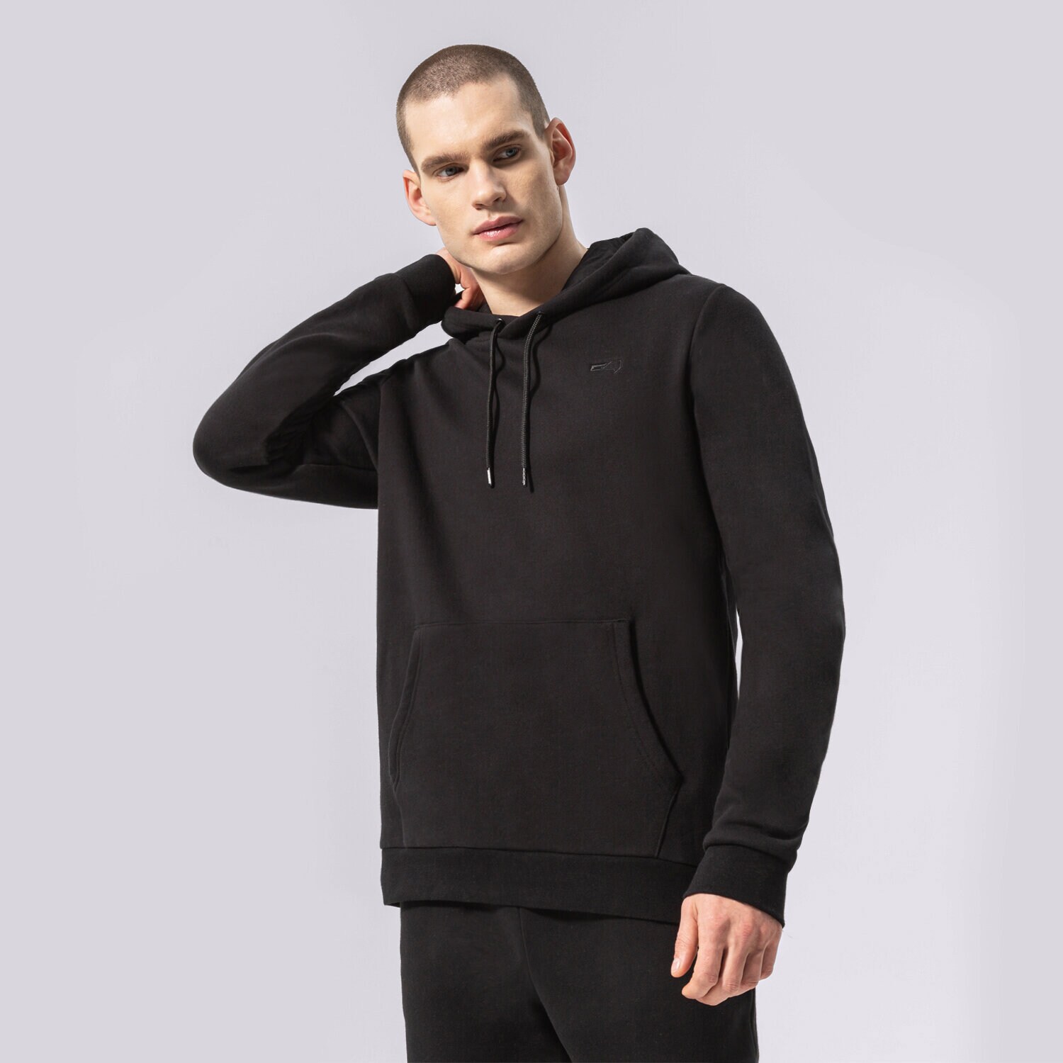 Bluza męska CONFRONT BLUZA Z KAPTUREM ESSENTIAL CF122BLM91001 CZARNY