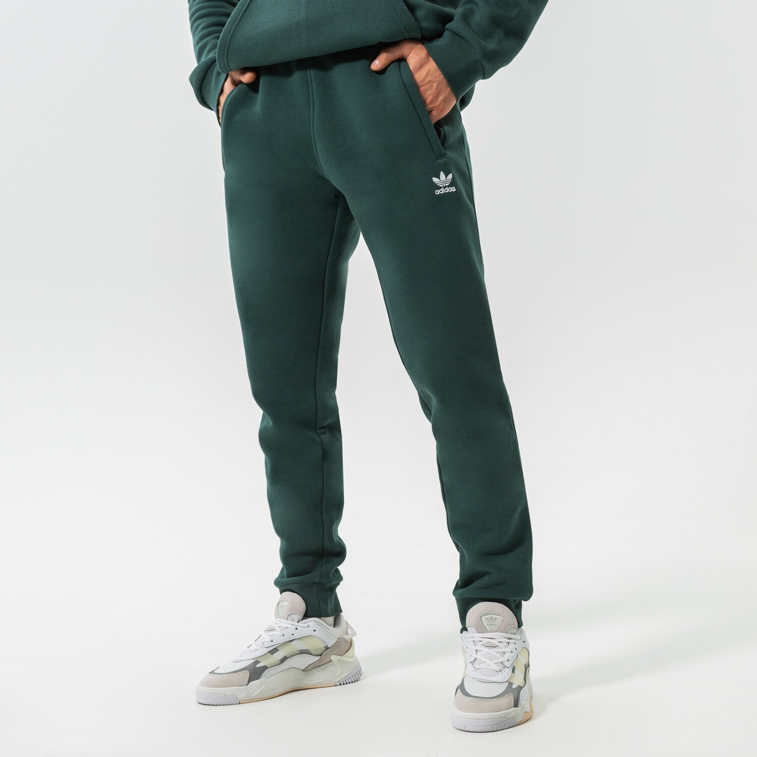 Spodnie sportowe męskie ADIDAS SPODNIE ESSENTIALS PANT HK0106 ZIELONY
