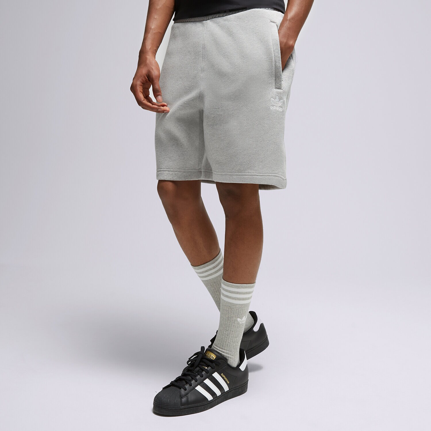 Krótkie spodenki, szorty męskie ADIDAS SZORTY ESSENTIAL SHORT IA4899 SZARY