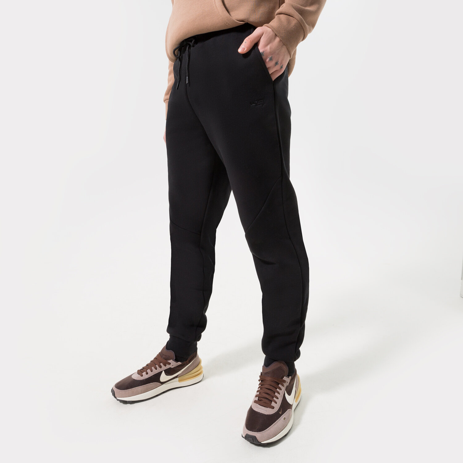 Spodnie sportowe męskie CONFRONT SPODNIE ESSENTIAL BLACK CF123SPM90001 CZARNY