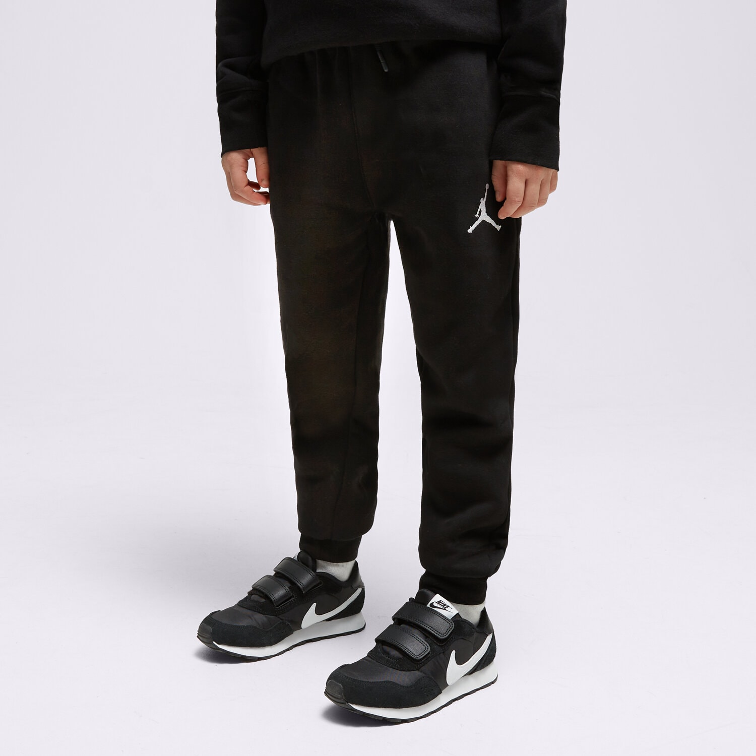 Sportowe spodnie dziecięce JORDAN SPODNIE MJ ESSENTIALS UU 95C549-023 CZARNY