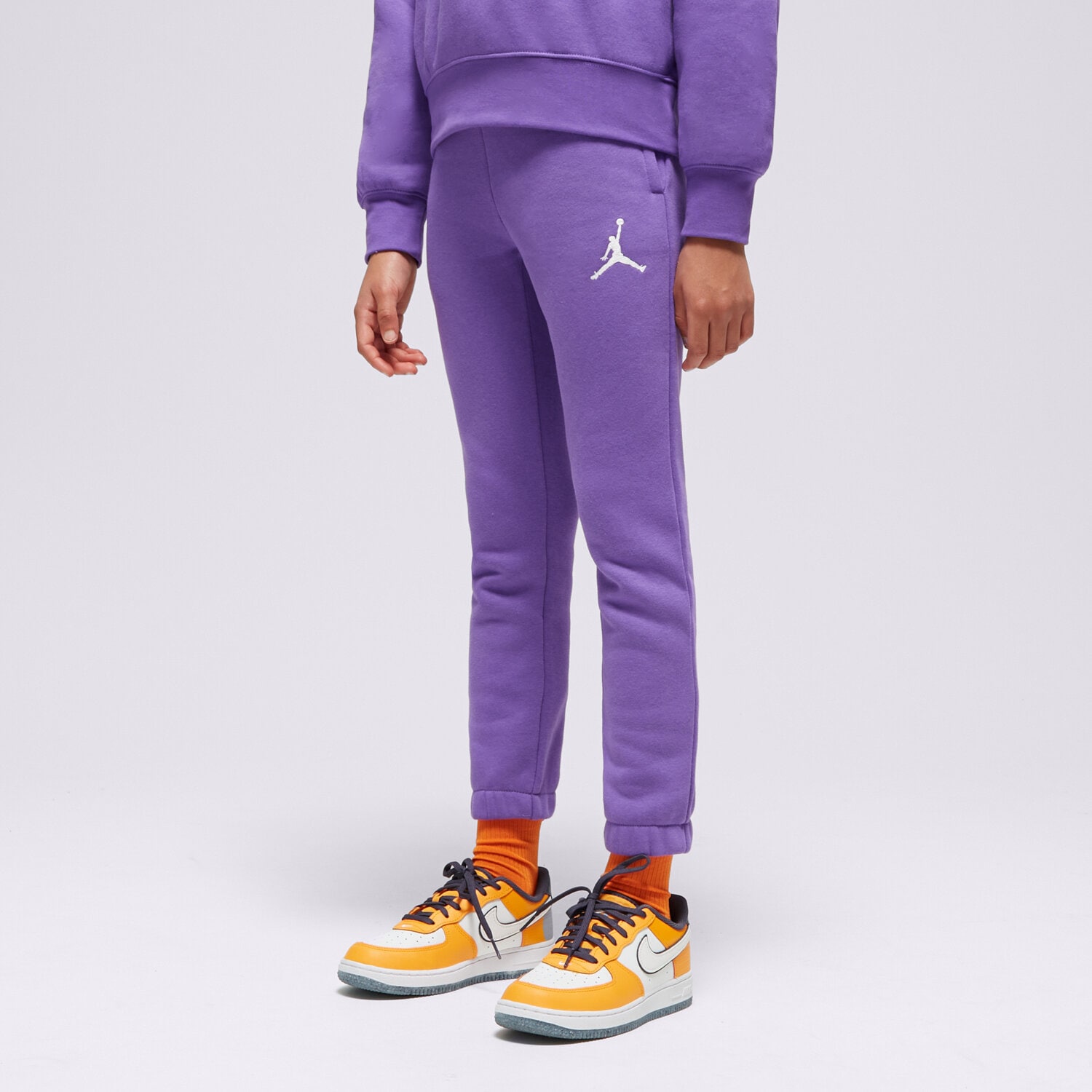 Sportowe spodnie dziecięce JORDAN SPODNIE ICON PLAY FLC GIRL 45C696-P44 FIOLETOWY