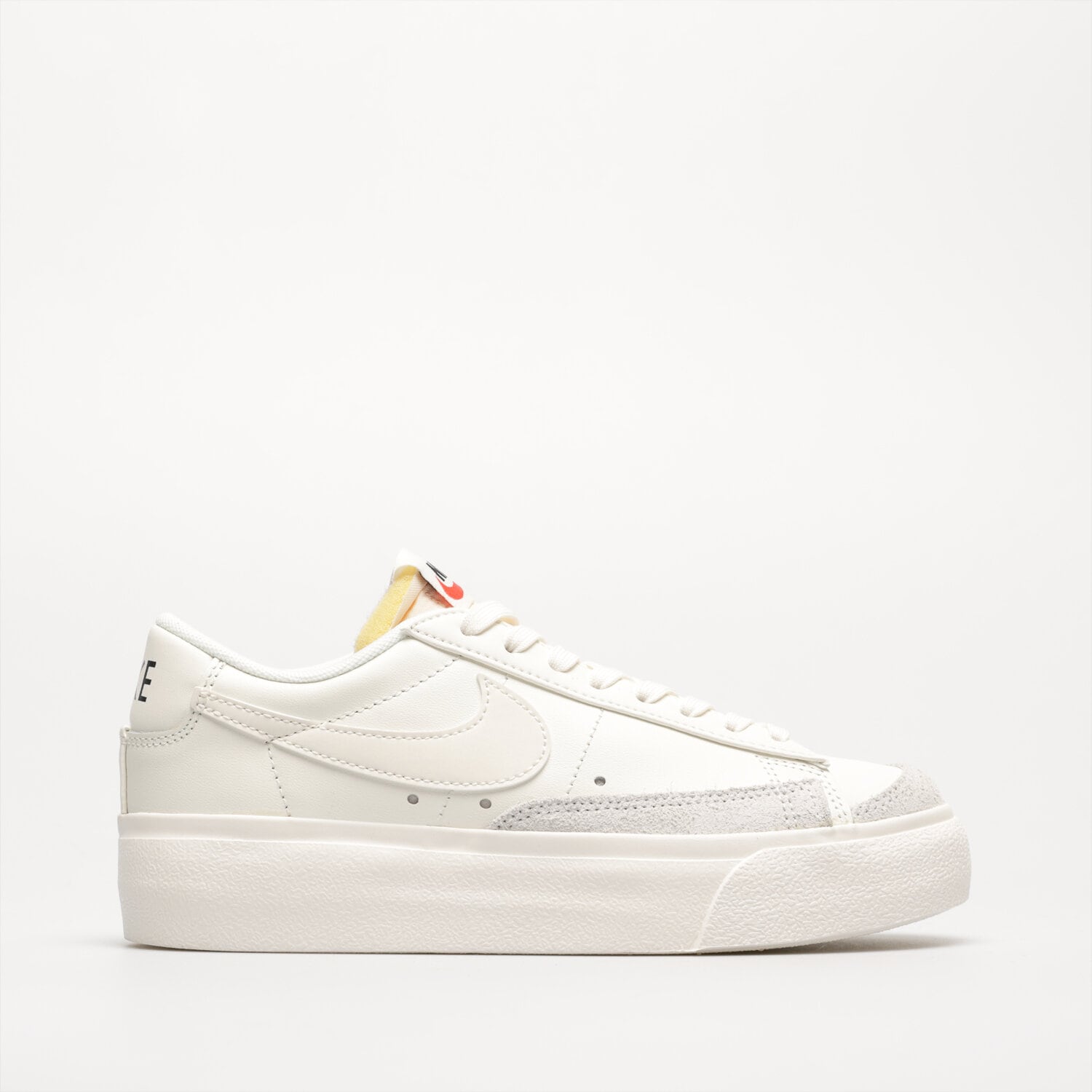 Buty sneakersy damskie NIKE BLAZER LOW PLATFORM DJ0292-105 BIAŁY