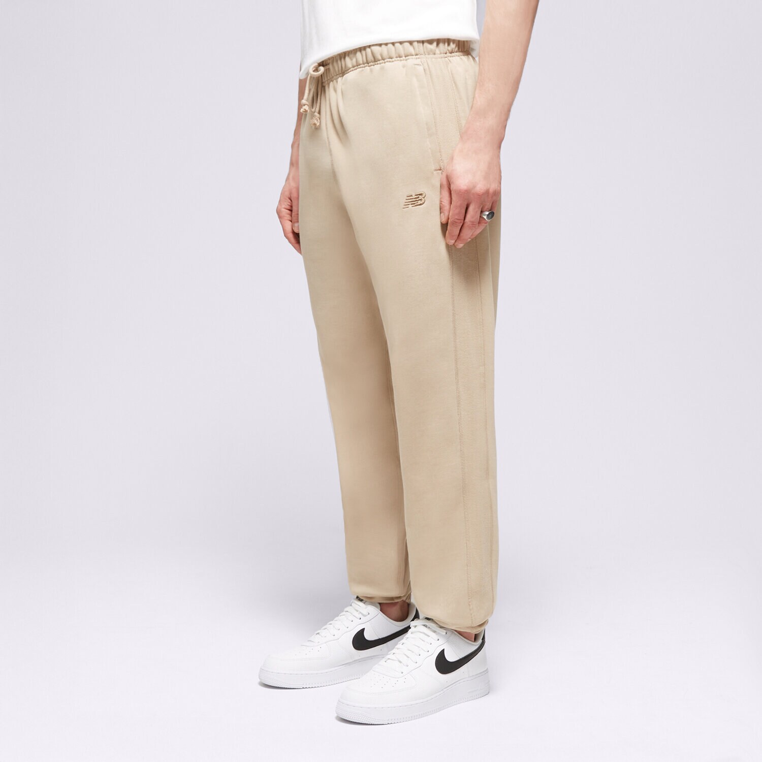 Spodnie sportowe męskie NEW BALANCE SPODNIE ATHLETICS FRENCH TERRY JOGGER MP41508SOT BEŻOWY