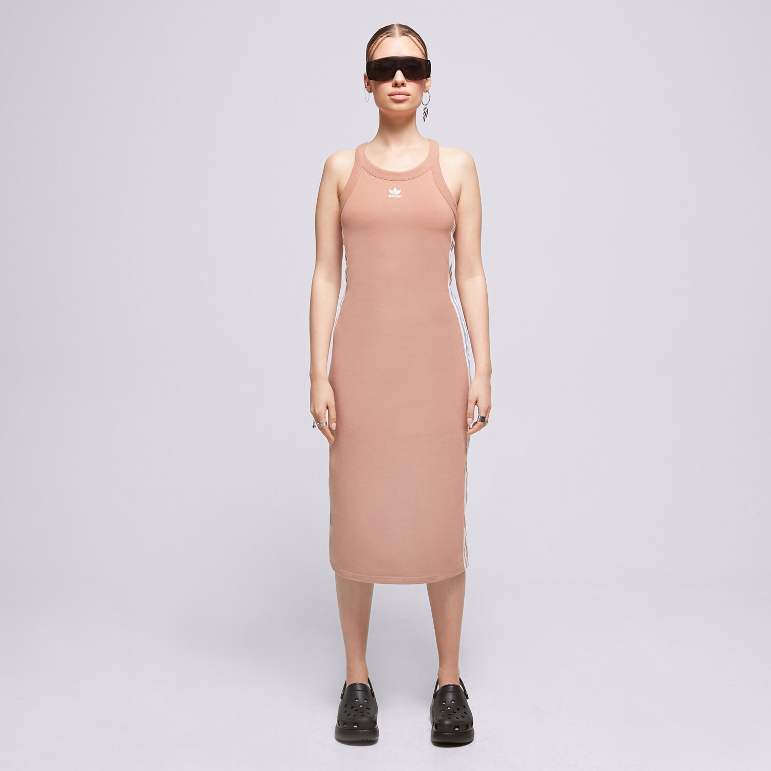 Modna sukienka sportowa ADIDAS SUKIENKA LONG TANK DRESS IC5502 BRĄZOWY