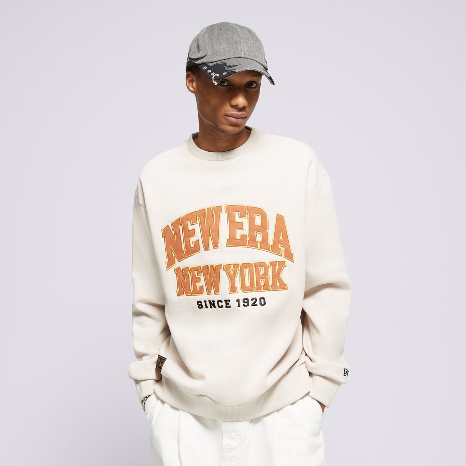 Bluza męska NEW ERA BLUZA NE ARCH NONE 60435411 BEŻOWY