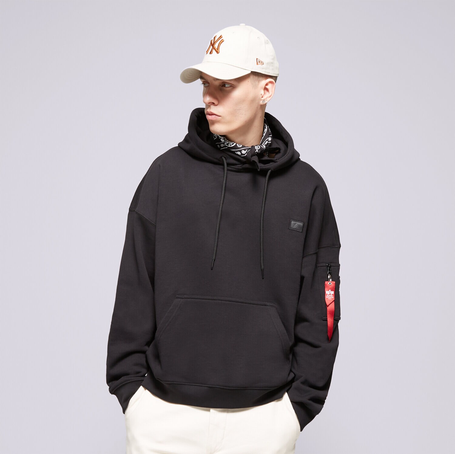 Bluza męska ALPHA INDUSTRIES BLUZA Z KAPTUREM ALPHA ESSENTIALS RL HOODY 14633503 CZARNY