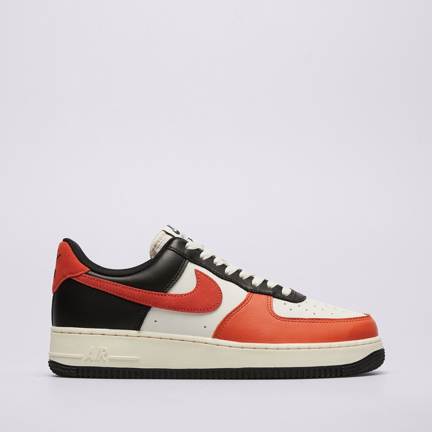 Buty sneakersy męskie NIKE AIR FORCE 1 '07 LV8 HQ4987-010 POMARAŃCZOWY