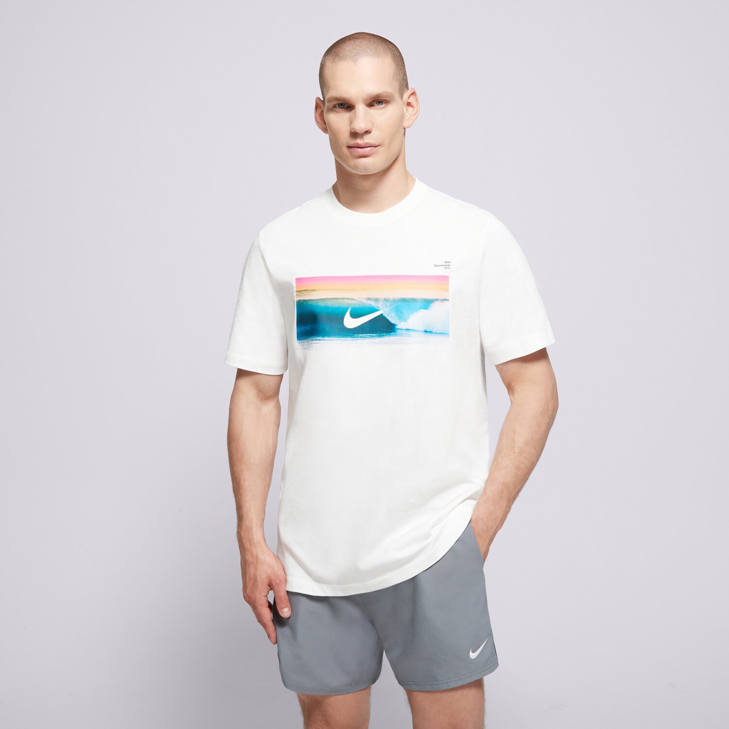 Koszulka, t-shirt sportowy męski NIKE T-SHIRT U NSW TEE OC PHOTO 2 HJ0760-100 BIAŁY