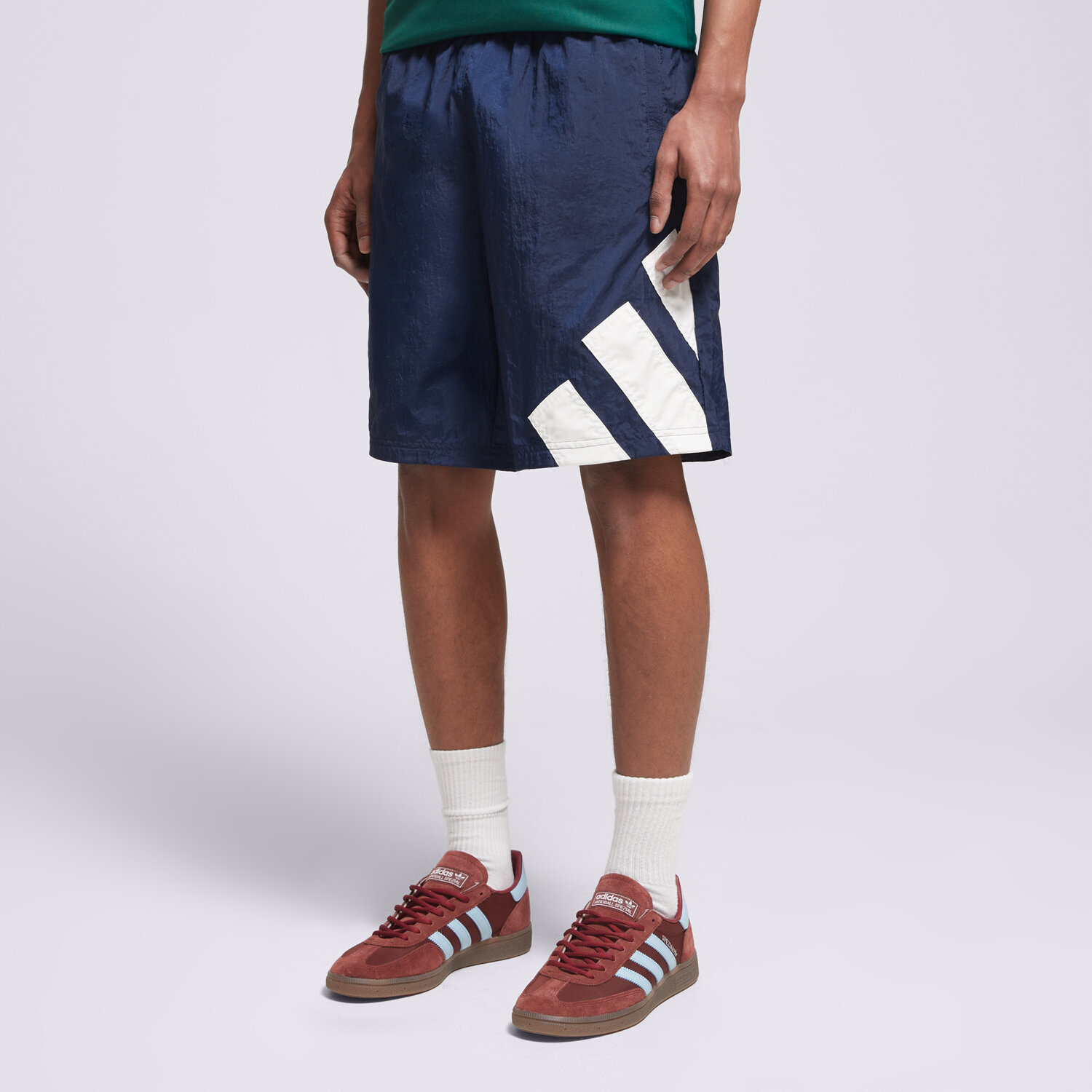 Krótkie spodenki, szorty męskie ADIDAS SZORTY GRFX SHORT KD8430 GRANATOWY