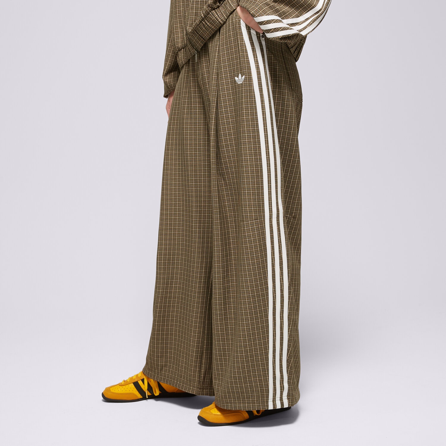 Spodnie sportowe damskie ADIDAS SPODNIE CHECKS TROUSER LE8308 KHAKI