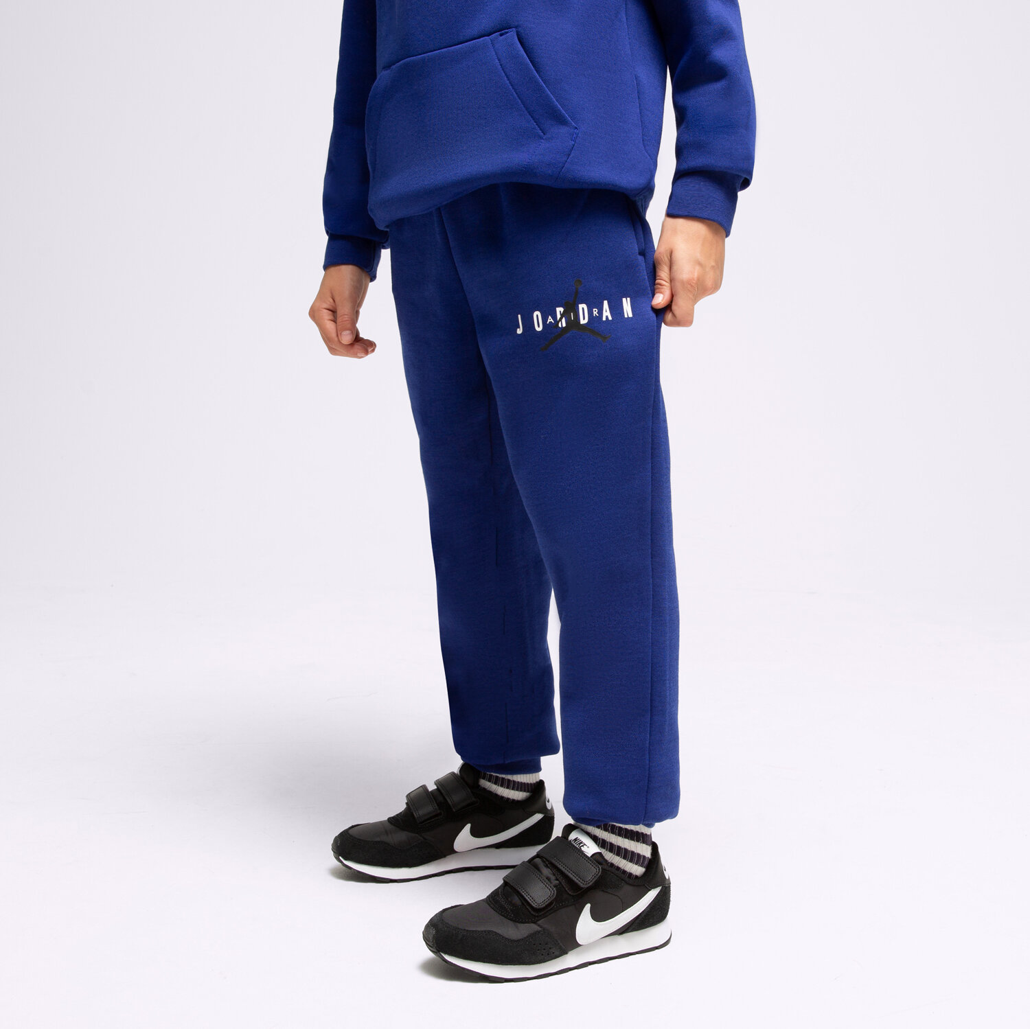Sportowe spodnie dziecięce JORDAN SPODNIE JDB JUMPMAN SUSTAINABLE BOY 95B912-U1A GRANATOWY