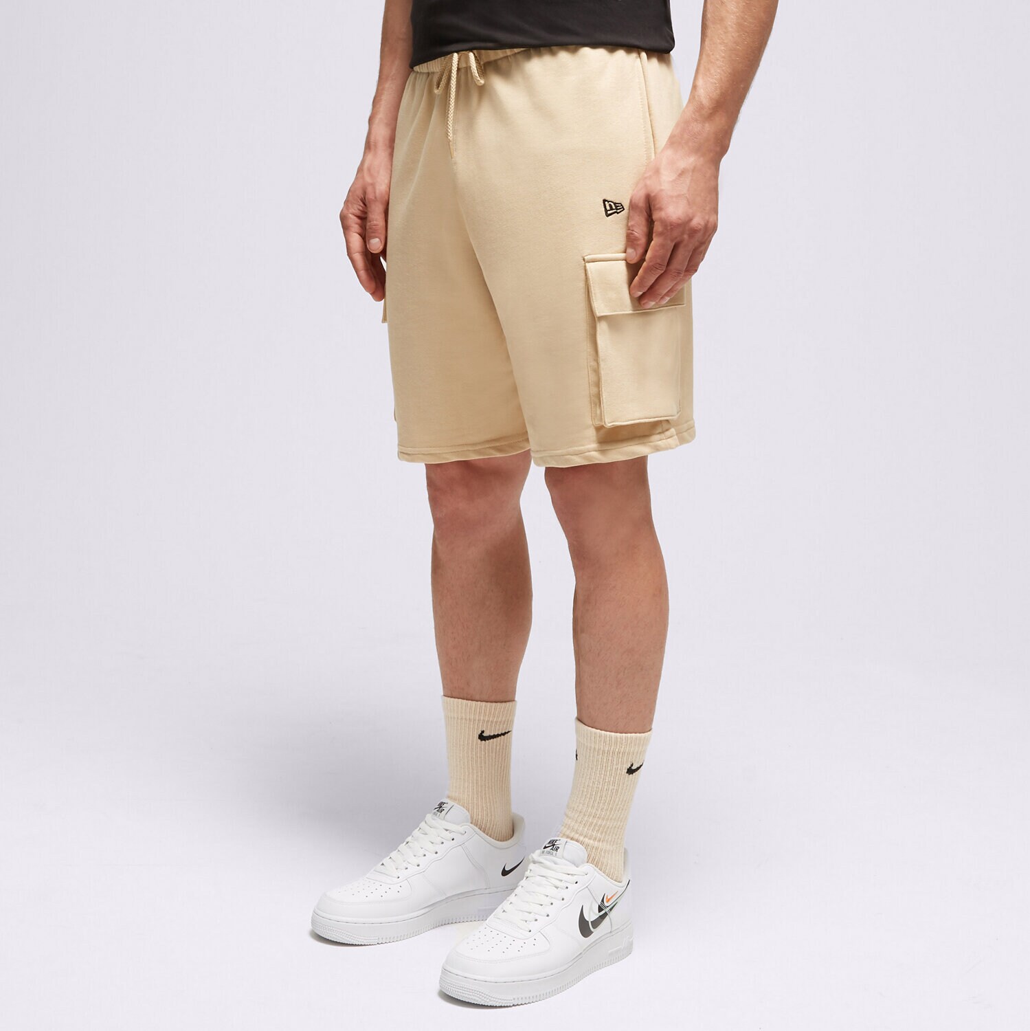Krótkie spodenki, szorty męskie NEW ERA SZORTY NE ESSENTIALS CARGO STN NONE 60332273 BEŻOWY
