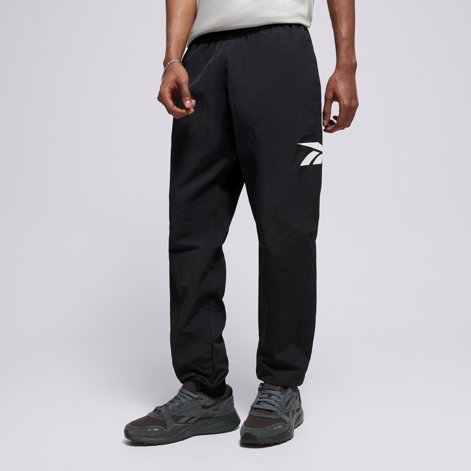 Spodnie sportowe męskie REEBOK SPODNIE CL VECTOR TRACKPANT 100031183 CZARNY