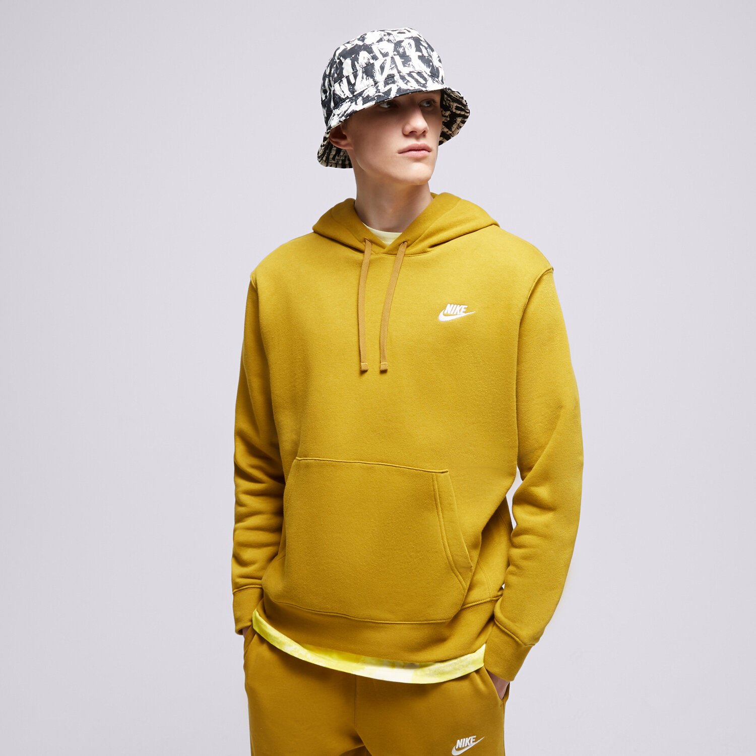 Bluza męska NIKE BLUZA Z KAPTUREM NIKE SPORTSWEAR CLUB BV2654-716 Neon różowy