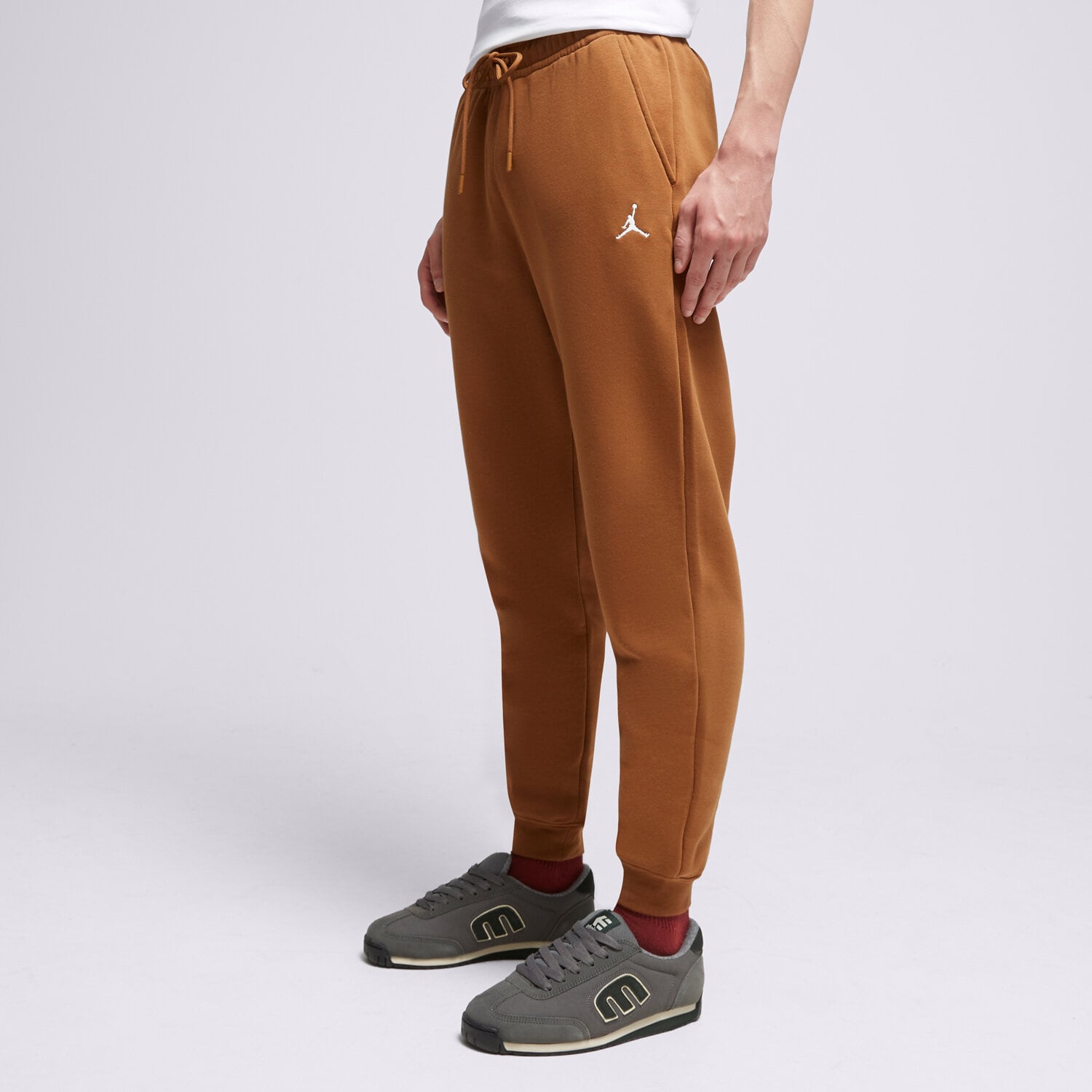 Spodnie sportowe męskie JORDAN SPODNIE M J ESS FLC FJ7779-281 BRĄZOWY