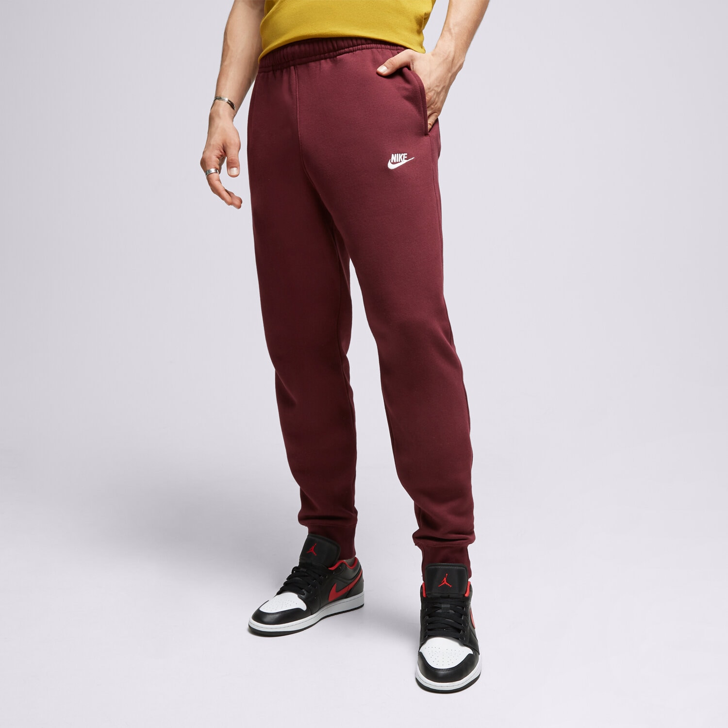 Spodnie sportowe męskie NIKE SPODNIE SPORTSWEAR CLUB FLEECE BV2671-681 BORDOWY