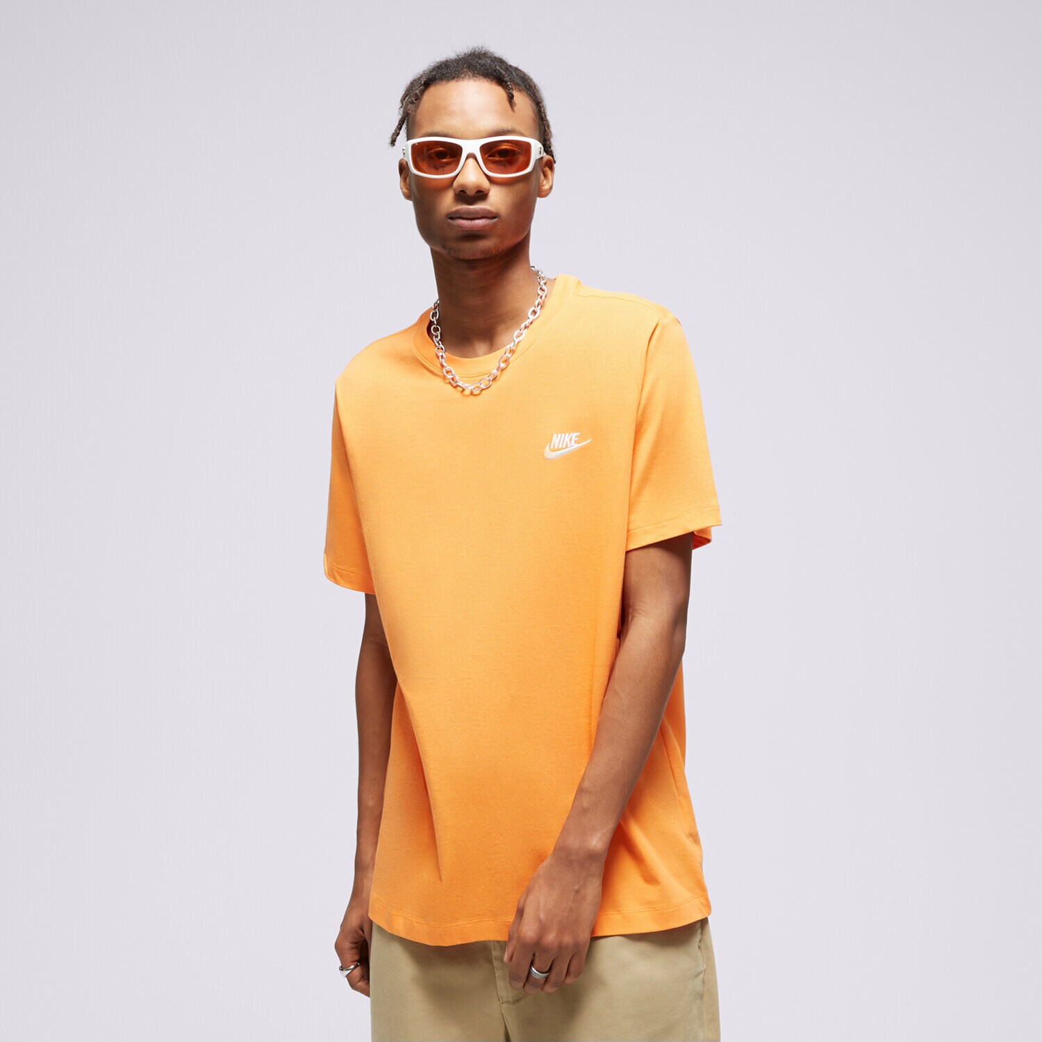 Koszulka, t-shirt sportowy męski Nike T shirt Sportswear Club AR4997-885 POMARAŃCZOWY
