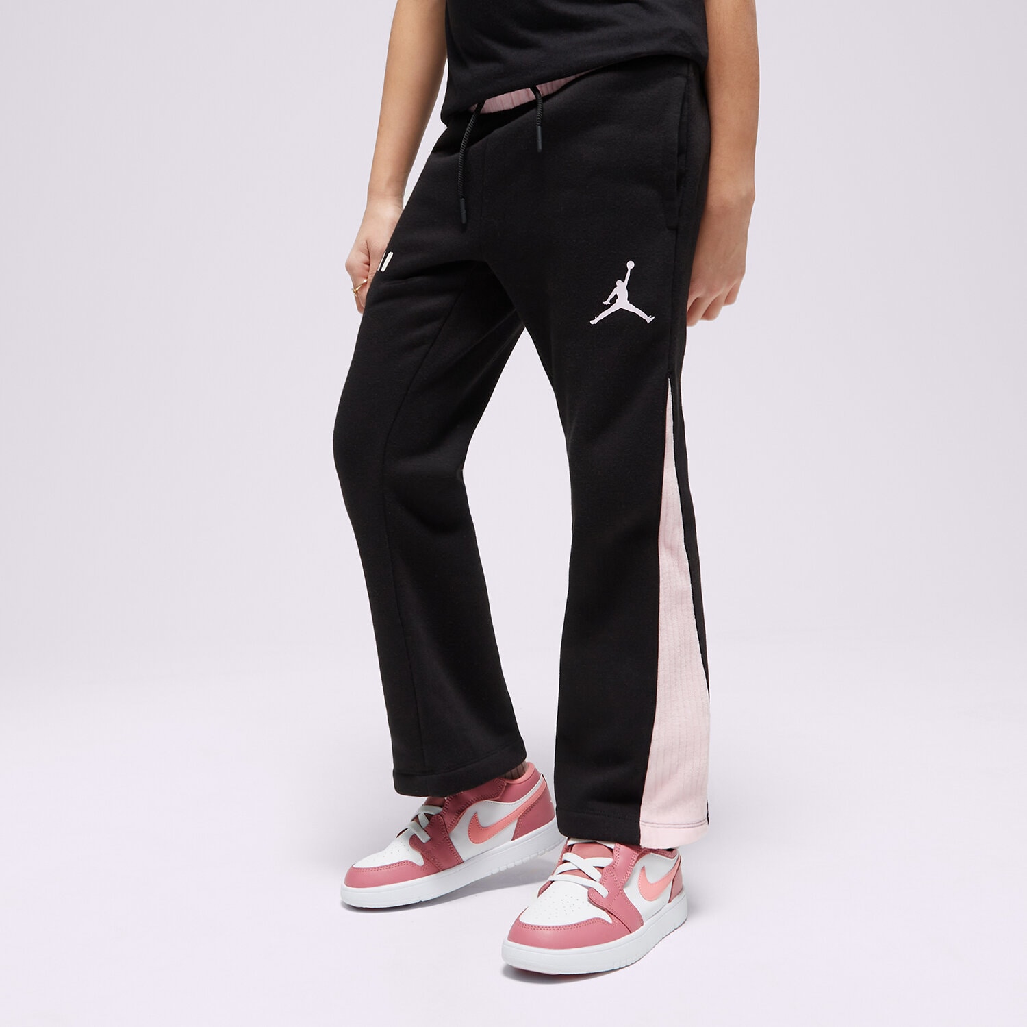 Sportowe spodnie dziecięce JORDAN SPODNIE SOFT TOUCH MIXED FLC GIRL 45C797-023 CZARNY