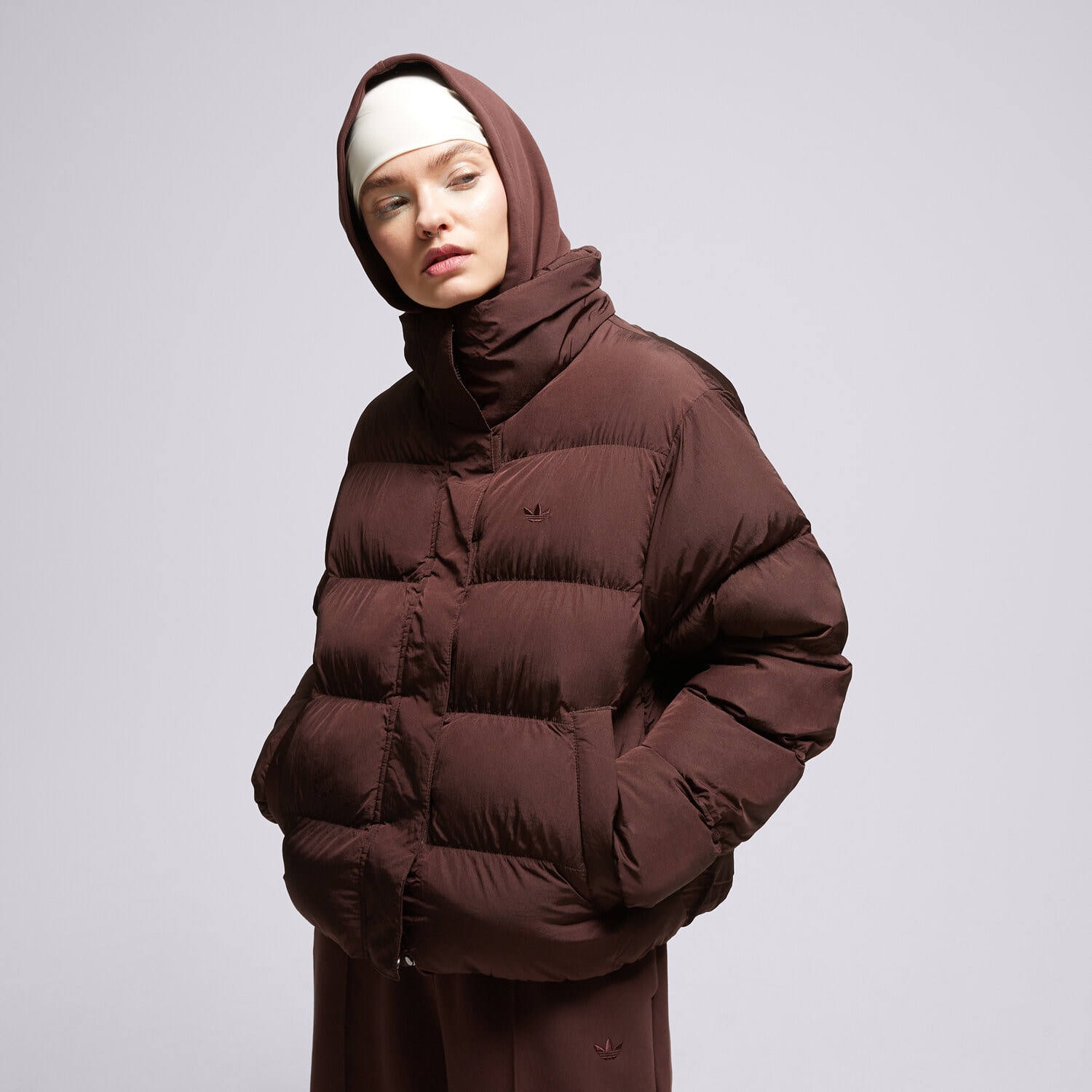 Kurtka zimowa damska ADIDAS KURTKA ZIMOWA SHORT VEGAN IJ8235 BRĄZOWY