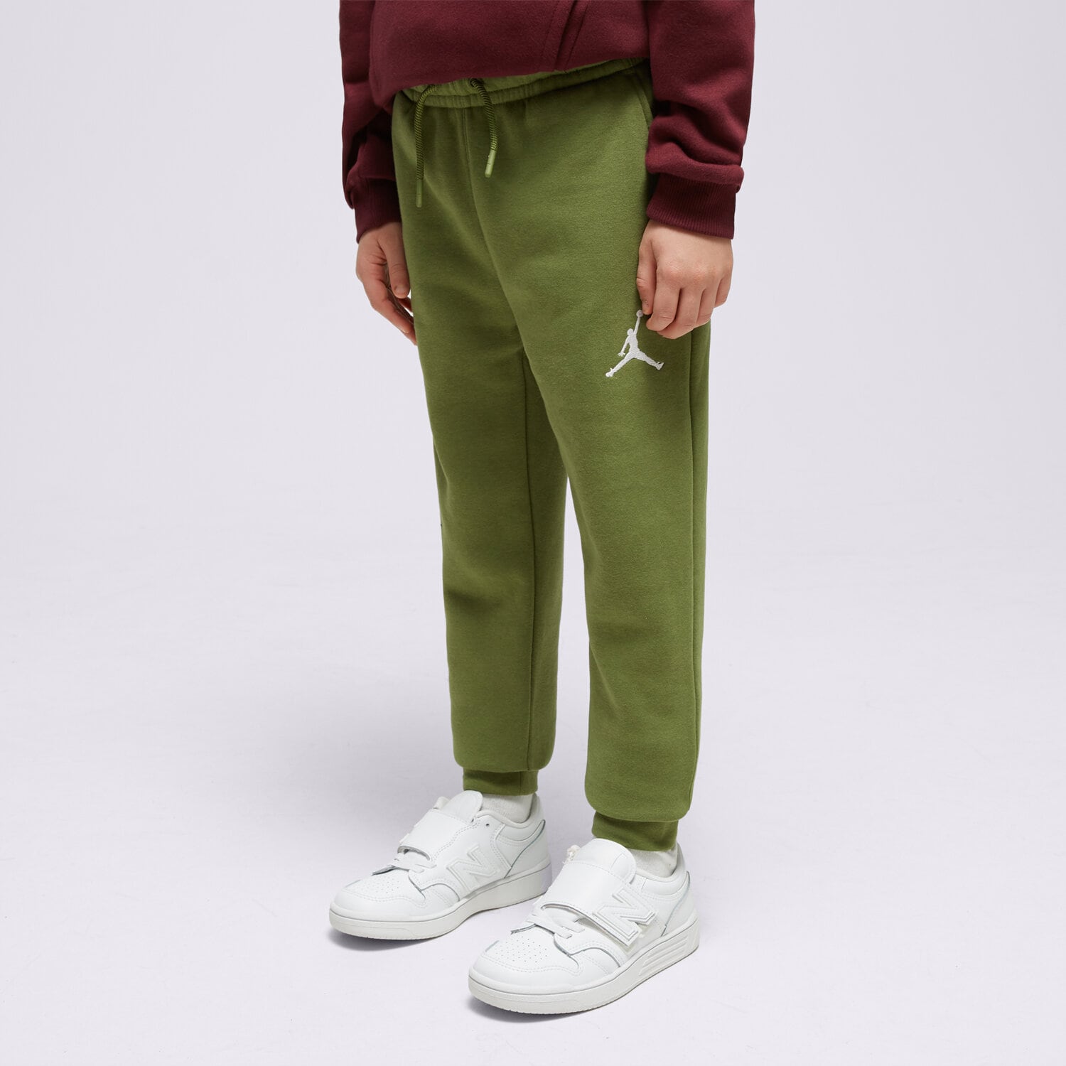 Sportowe spodnie dziecięce JORDAN SPODNIE MJ ESSENTIALS BOY 95C549-EF9 KHAKI