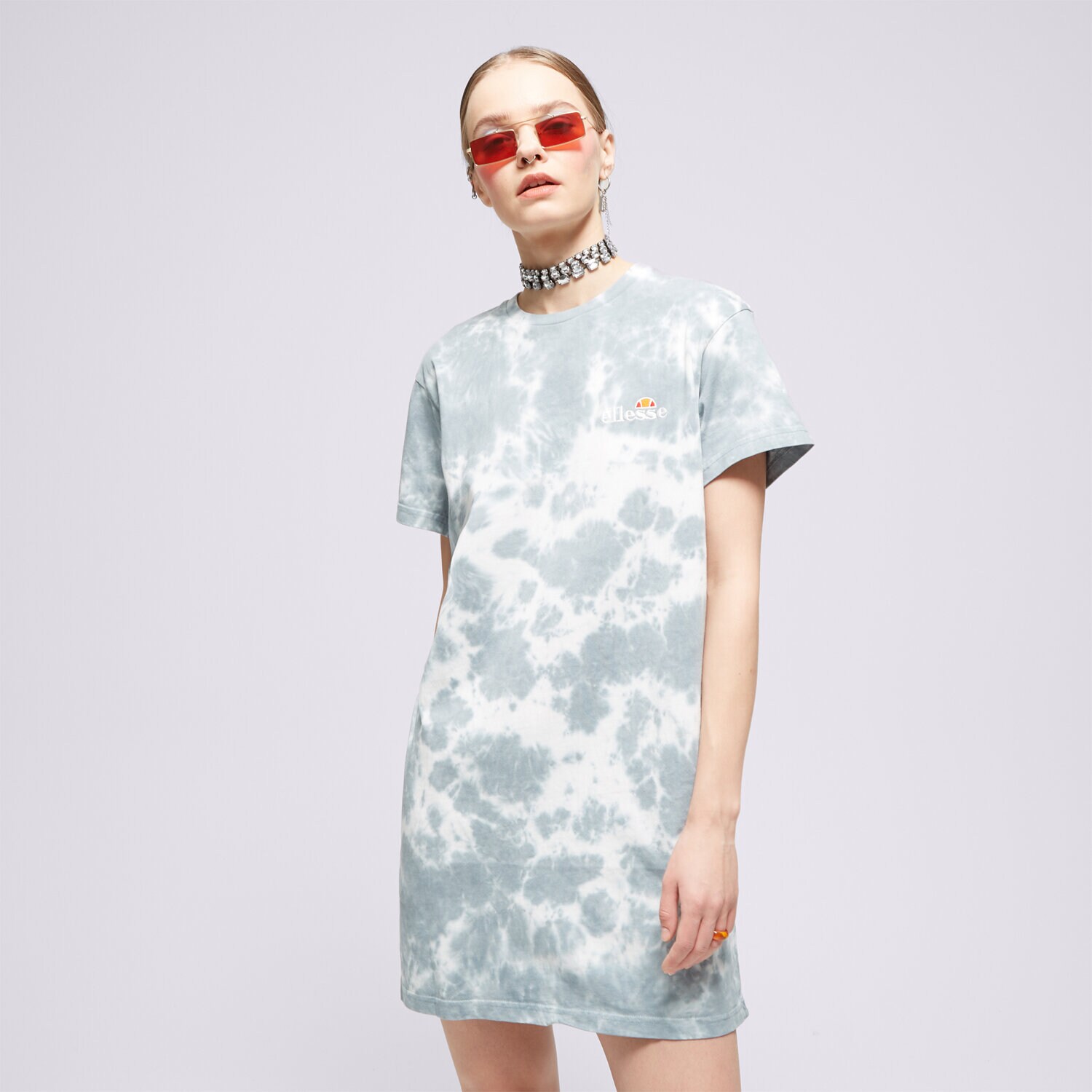 Modna sukienka sportowa ELLESSE SUKIENKA ADORE TIE DYE DRESS TD SGM14193944 ZIELONY