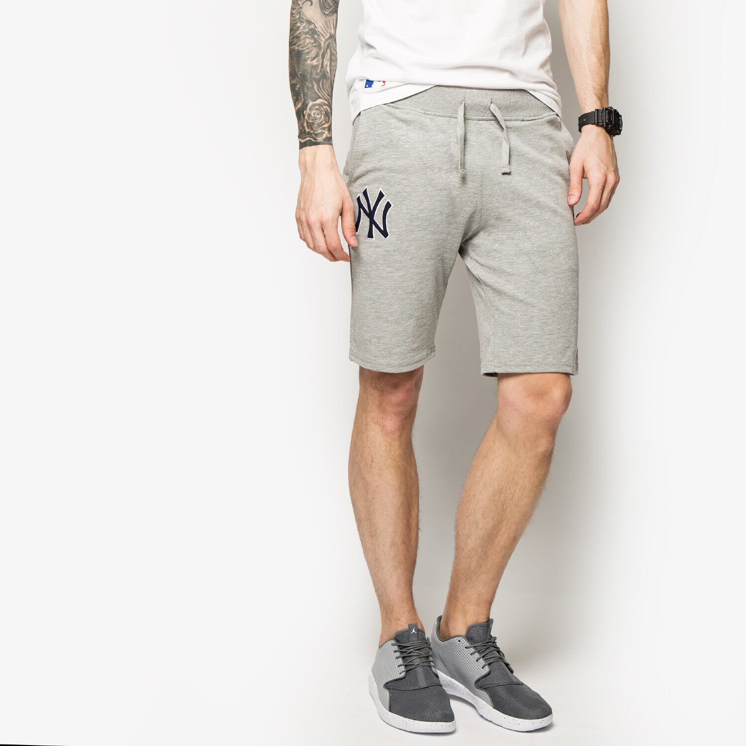 Krótkie spodenki, szorty męskie NEW ERA SZORTY MLB NY YANKEES GRY HEAT 11242881 SZARY