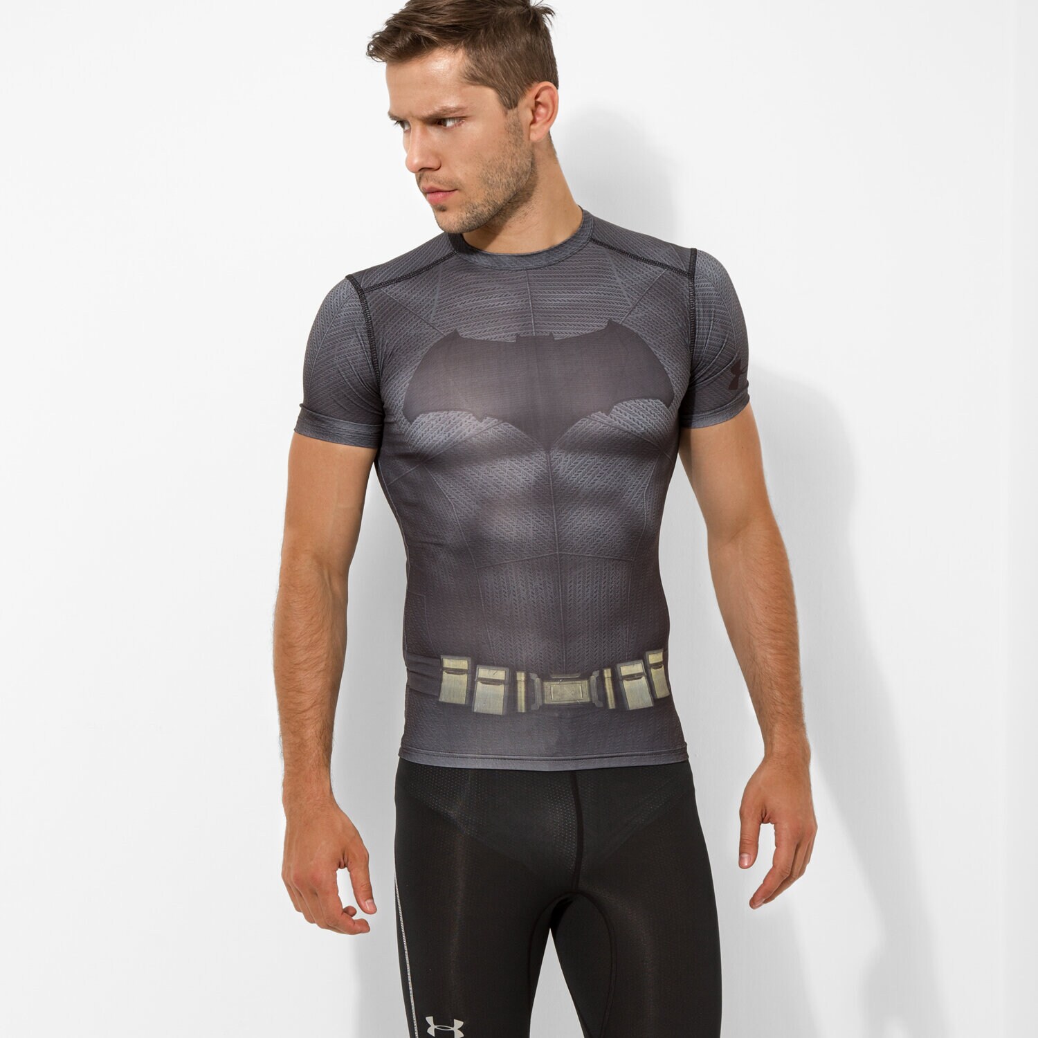 Koszulka, t-shirt sportowy męski UNDER ARMOUR T-SHIRT SS BATMAN COMPRESSI 1273690040 SZARY