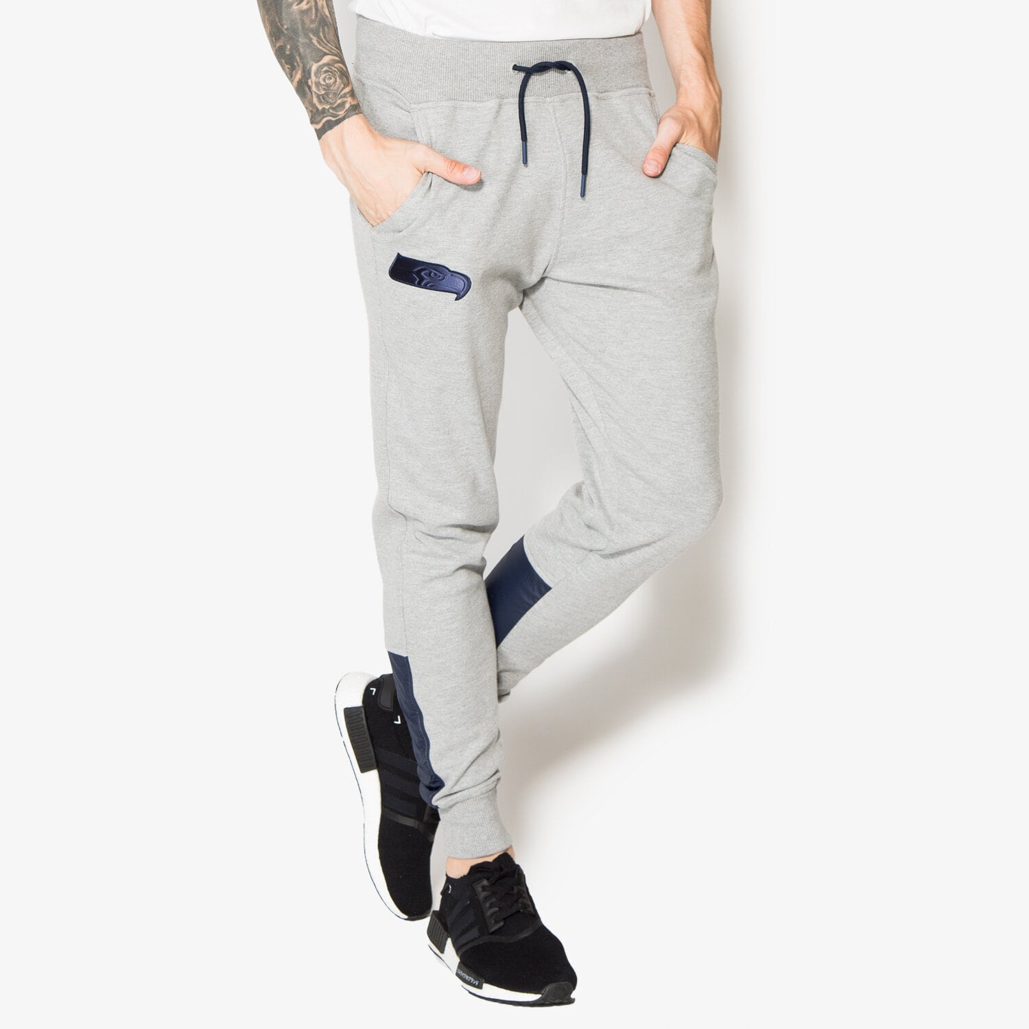 Spodnie sportowe męskie NEW ERA SPODNIE NFL REMIX JOGGER 11278230 SZARY