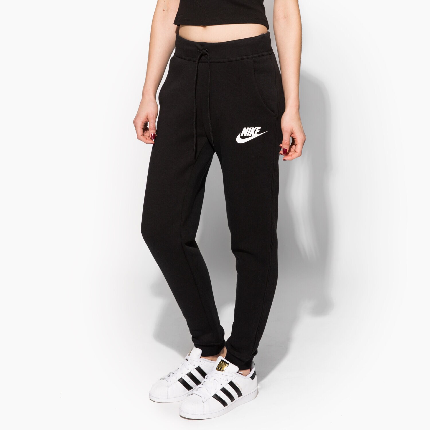 Spodnie sportowe damskie NIKE SPODNIE RALLY PANT REG 828605010 CZARNY