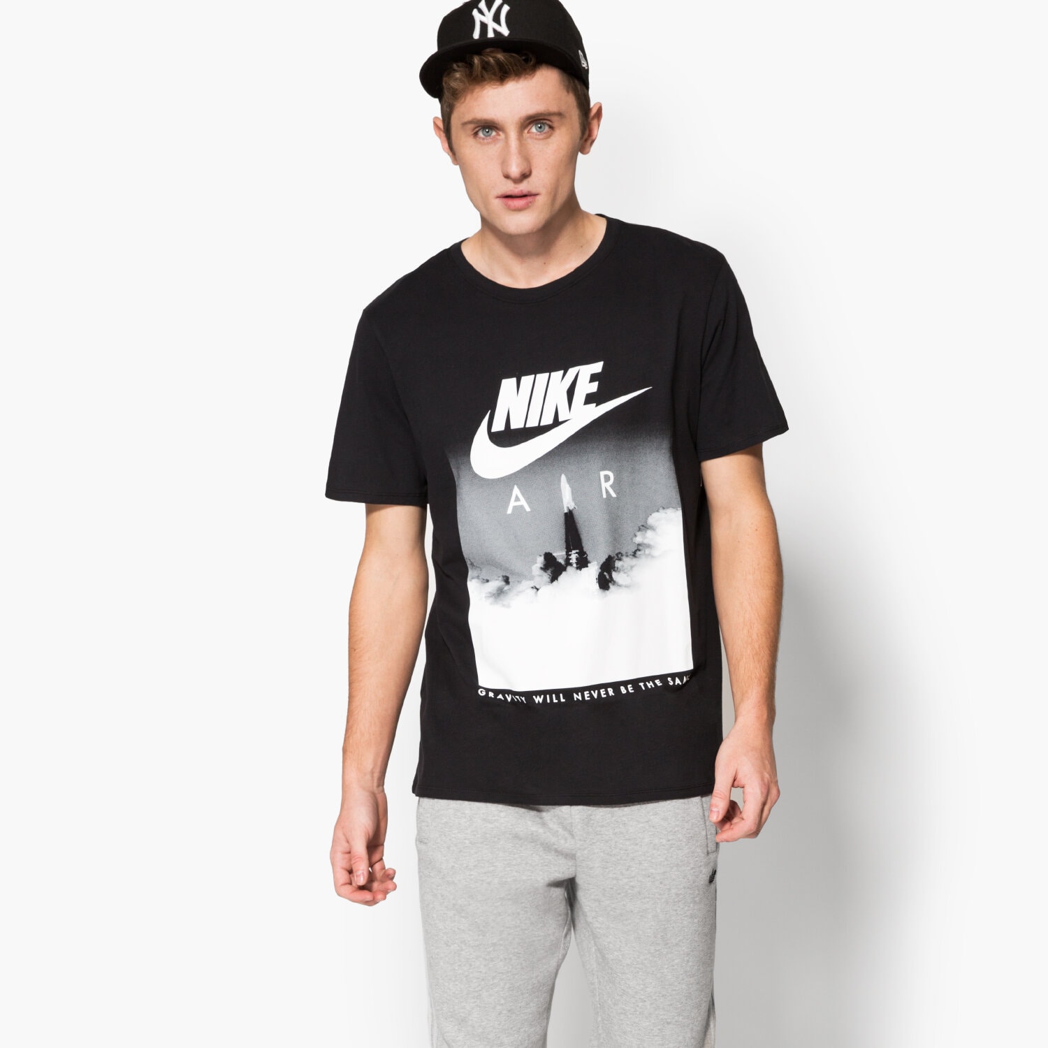 Koszulka, t-shirt sportowy męski NIKE T-SHIRT AIR ROCKET 806385010 CZARNY