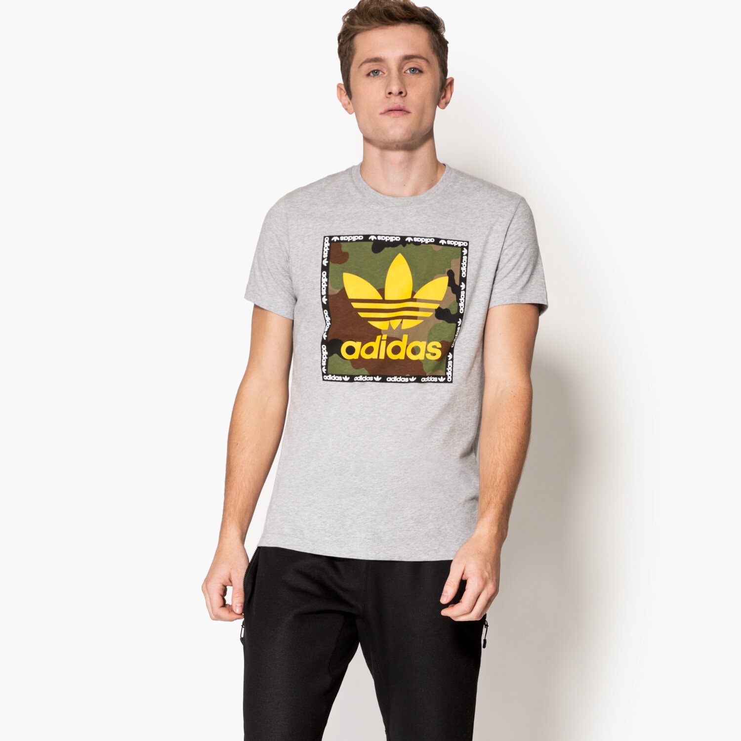 Koszulka, t-shirt sportowy męski ADIDAS T-SHIRT CAMO BOX TEE AZ1086 SZARY