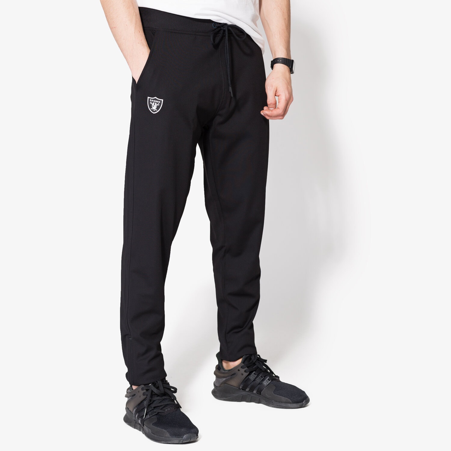Spodnie sportowe męskie NEW ERA SPODNIE BORDER EDGE TRK PANT OAK RAIDERS BLK 11372560 CZARNY