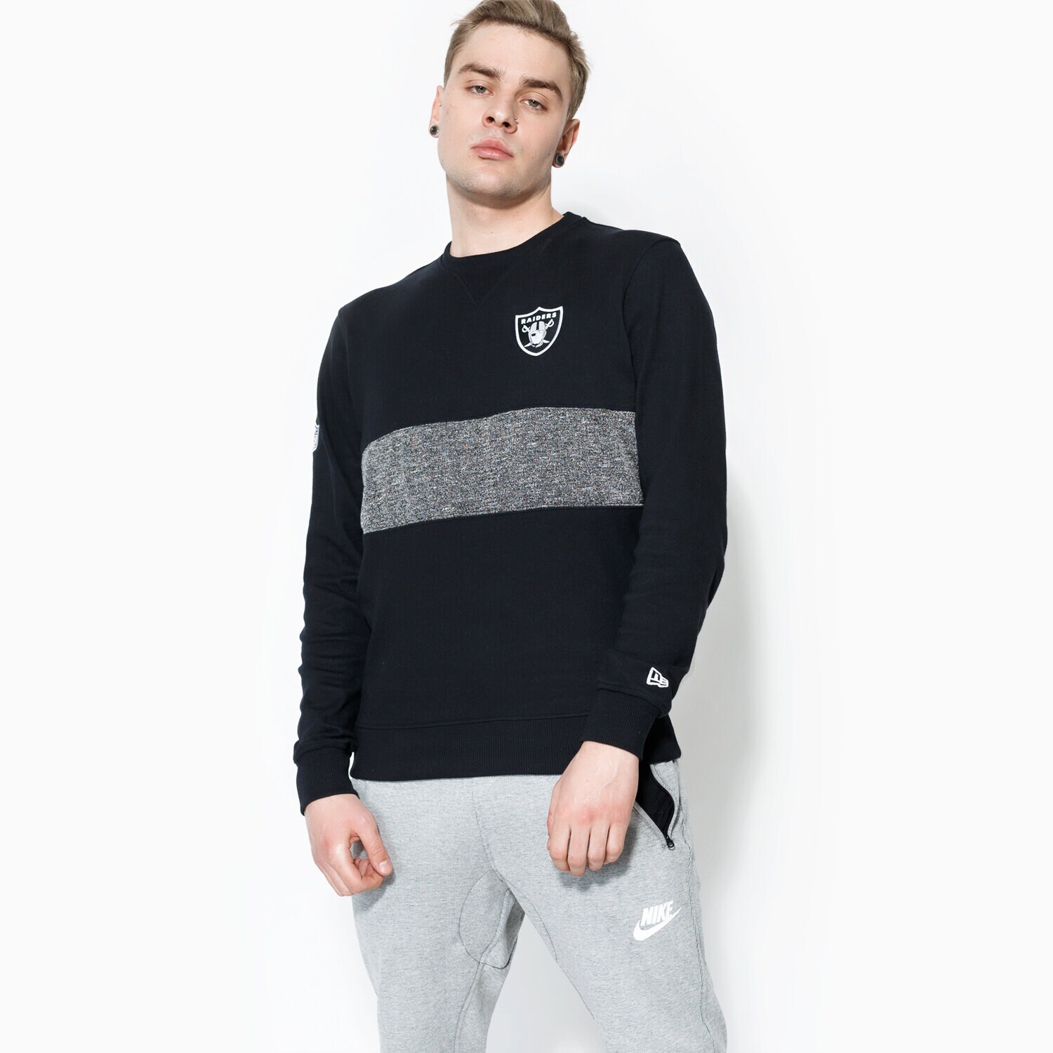 Bluza męska NEW ERA BLUZA CONCRETE CREW NECK OAK RAIDERS BLK 11372552 CZARNY