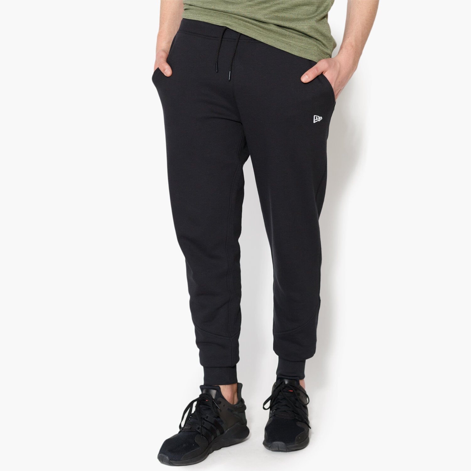 Spodnie sportowe męskie NEW ERA SPODNIE ESSENTIAL TRK PANT NE BLK 11419430 CZARNY