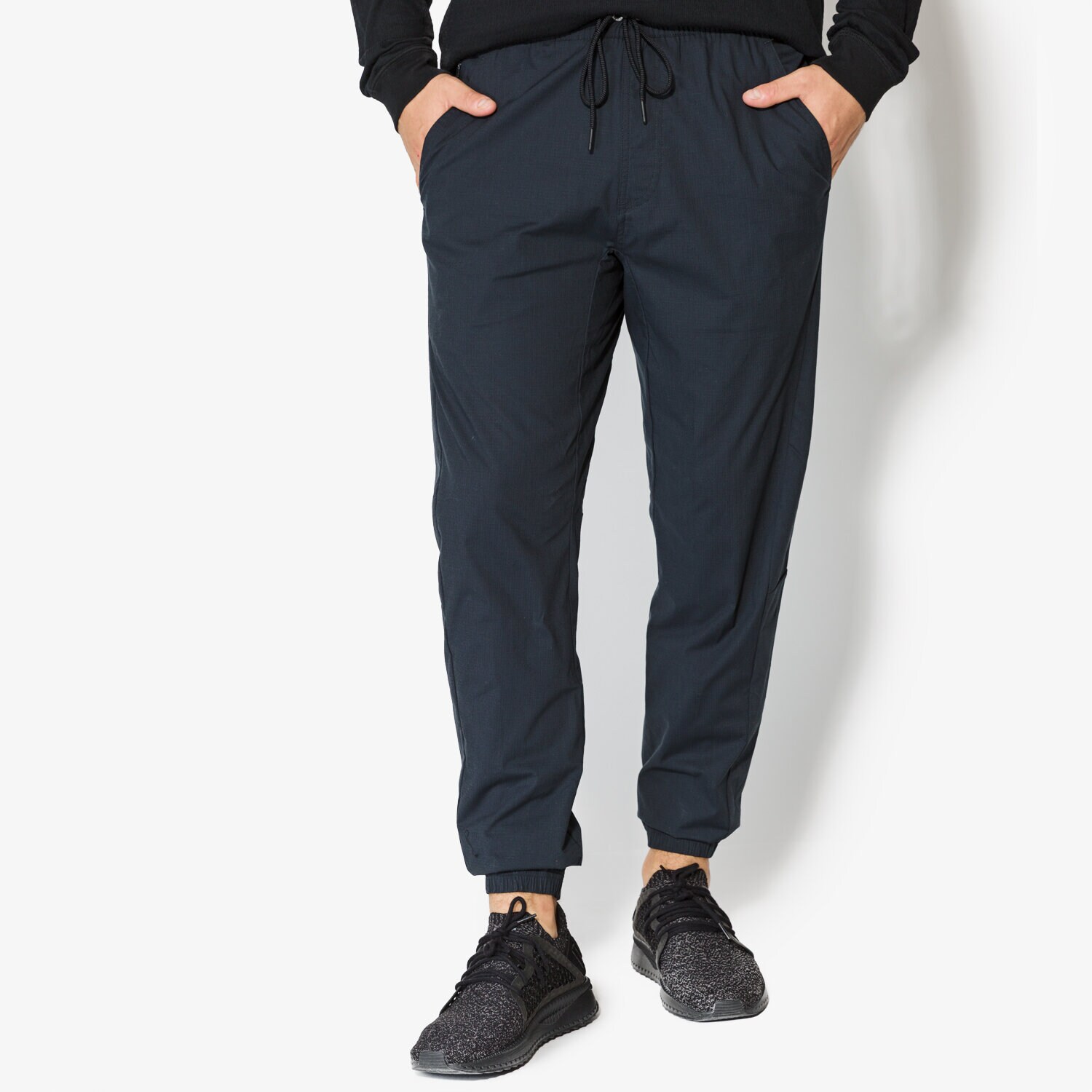 Spodnie sportowe męskie NIKE SPODNIE CITY WOVEN PANT. 834563010 CZARNY