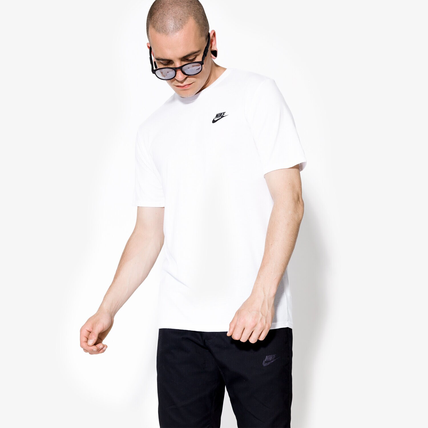 Koszulka, t-shirt sportowy męski NIKE T-SHIRT SS DRY TEE DBL BND FTRA 847505100 BIAŁY