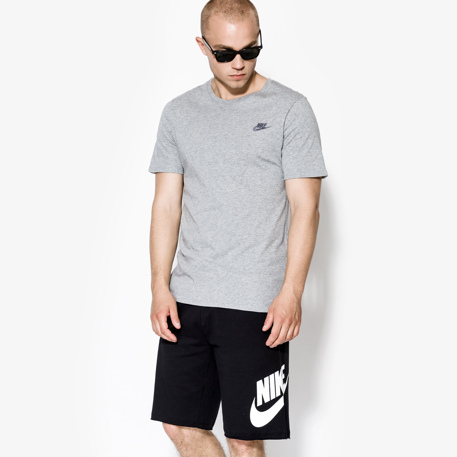 Koszulka, t-shirt sportowy męski NIKE T-SHIRT SS M NSW TEE. CLUB EMBRD FTRA 827021063 SZARY