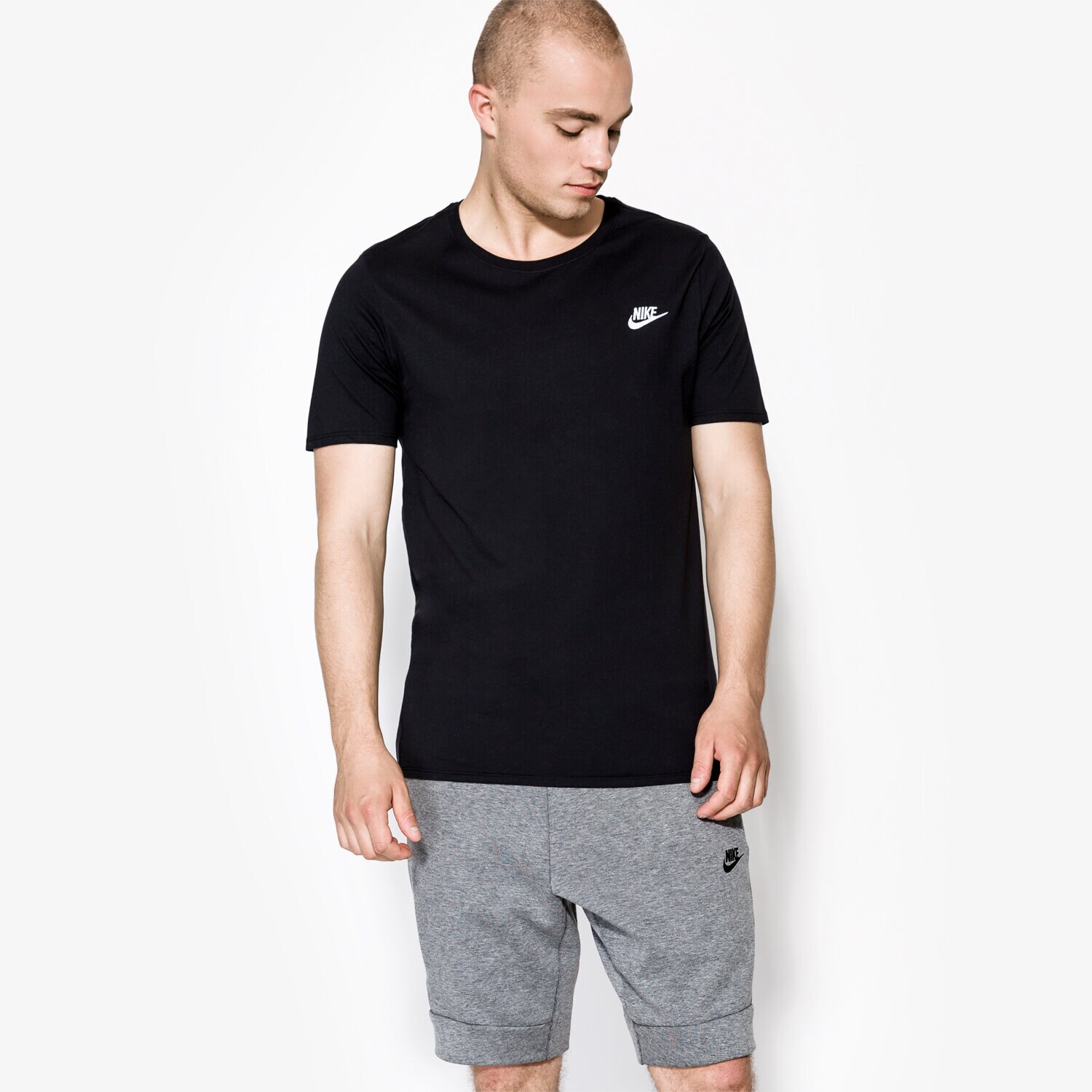 Koszulka, t-shirt sportowy męski NIKE T-SHIRT SS M NSW TEE CLUB EMBRD FTRA 827021-011 CZARNY