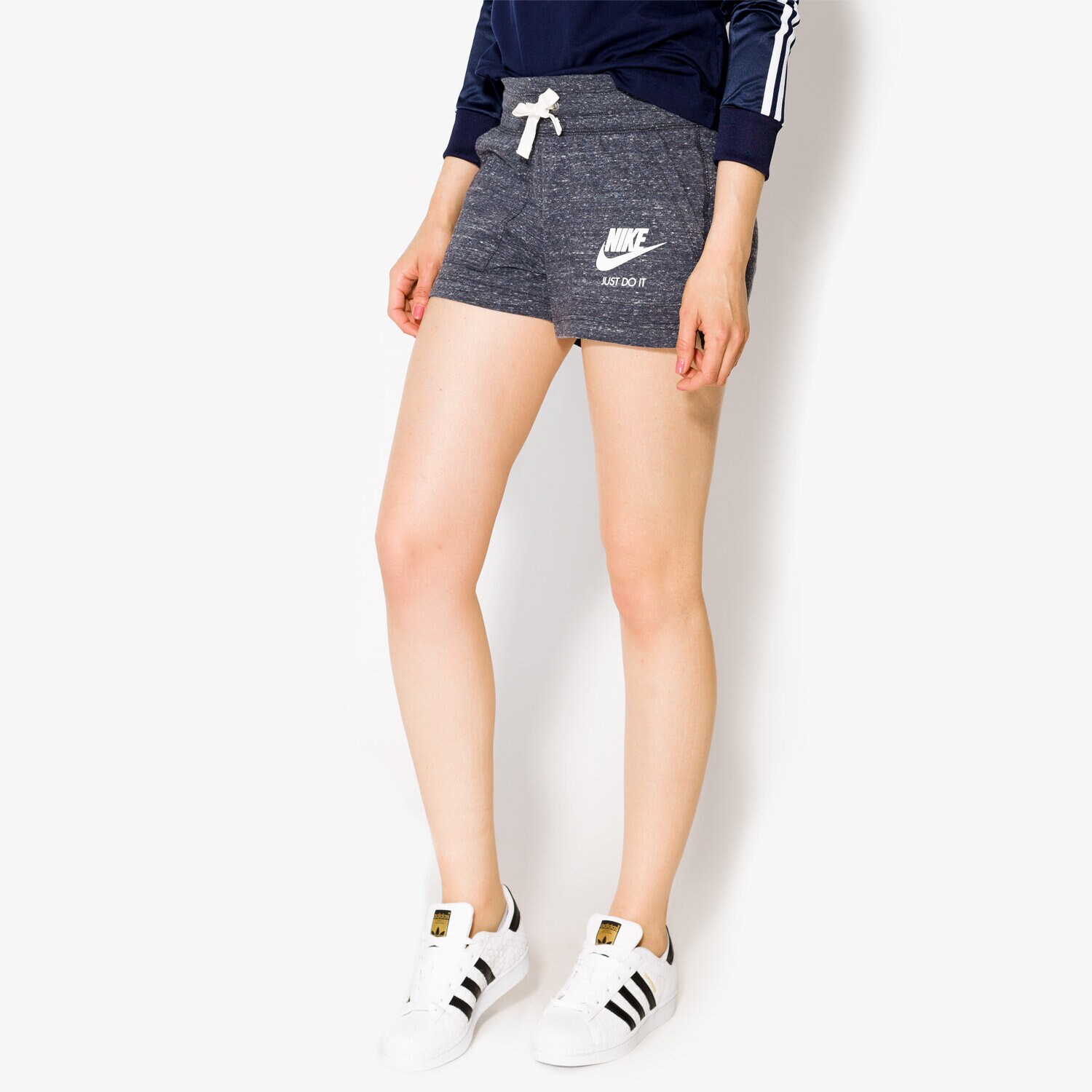 Krótkie spodenki, szorty damskie NIKE SZORTY W NSW GYM VNTG SHORT 883733060 SZARY