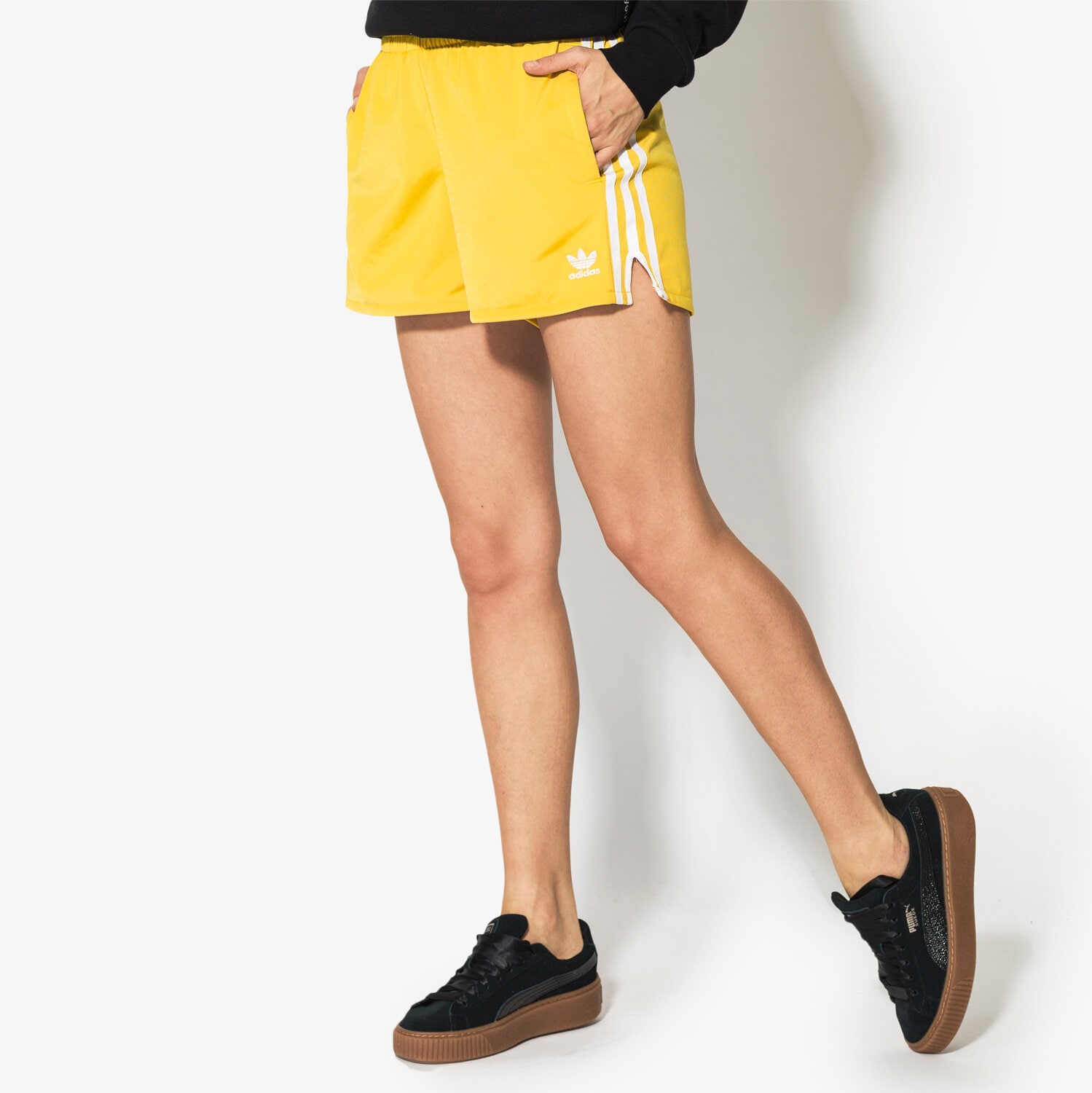 Krótkie spodenki, szorty damskie ADIDAS SZORTY 3 STR SHORT CY4764 ZŁOTY
