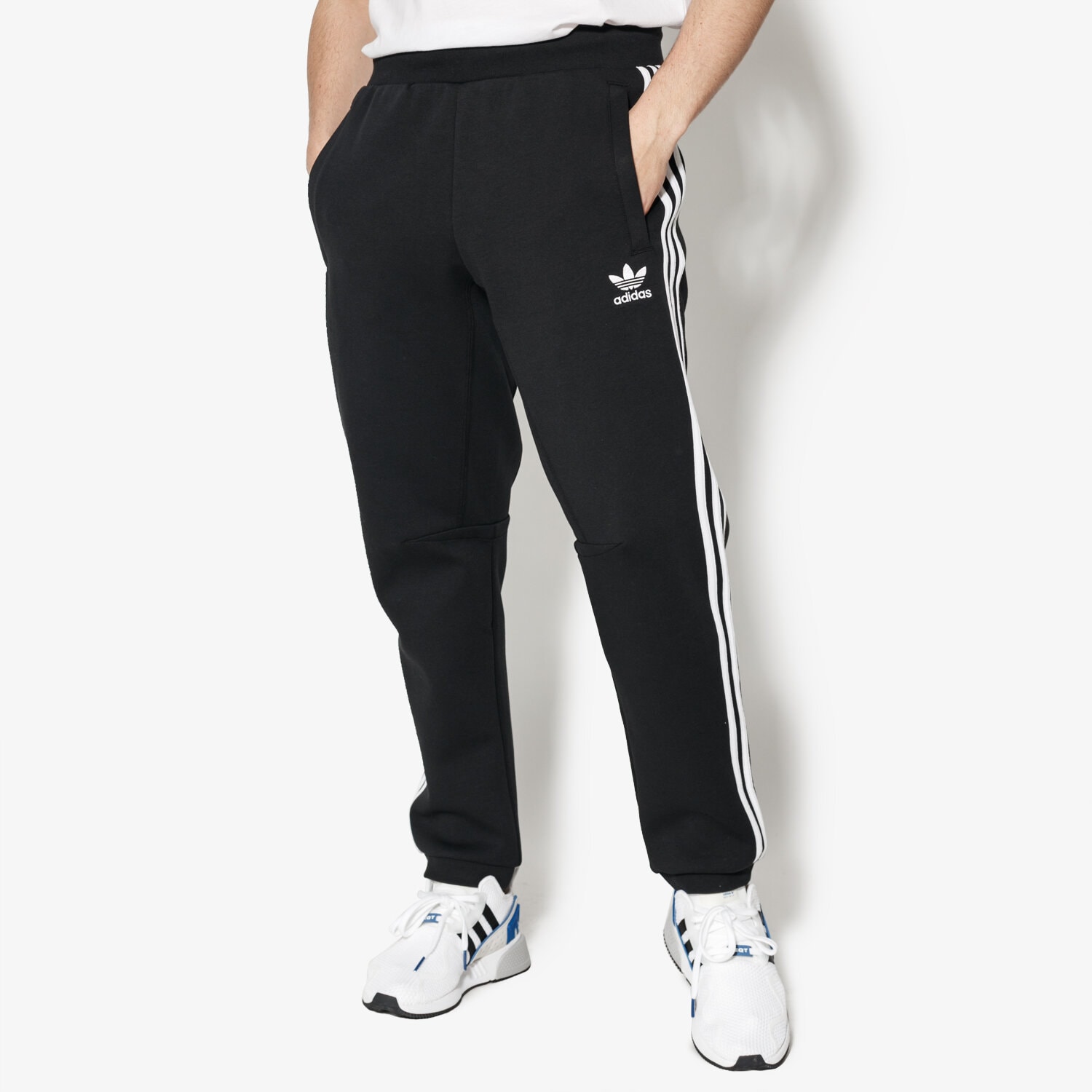 Spodnie sportowe męskie ADIDAS SPODNIE CURATED PANTS CW5063 CZARNY