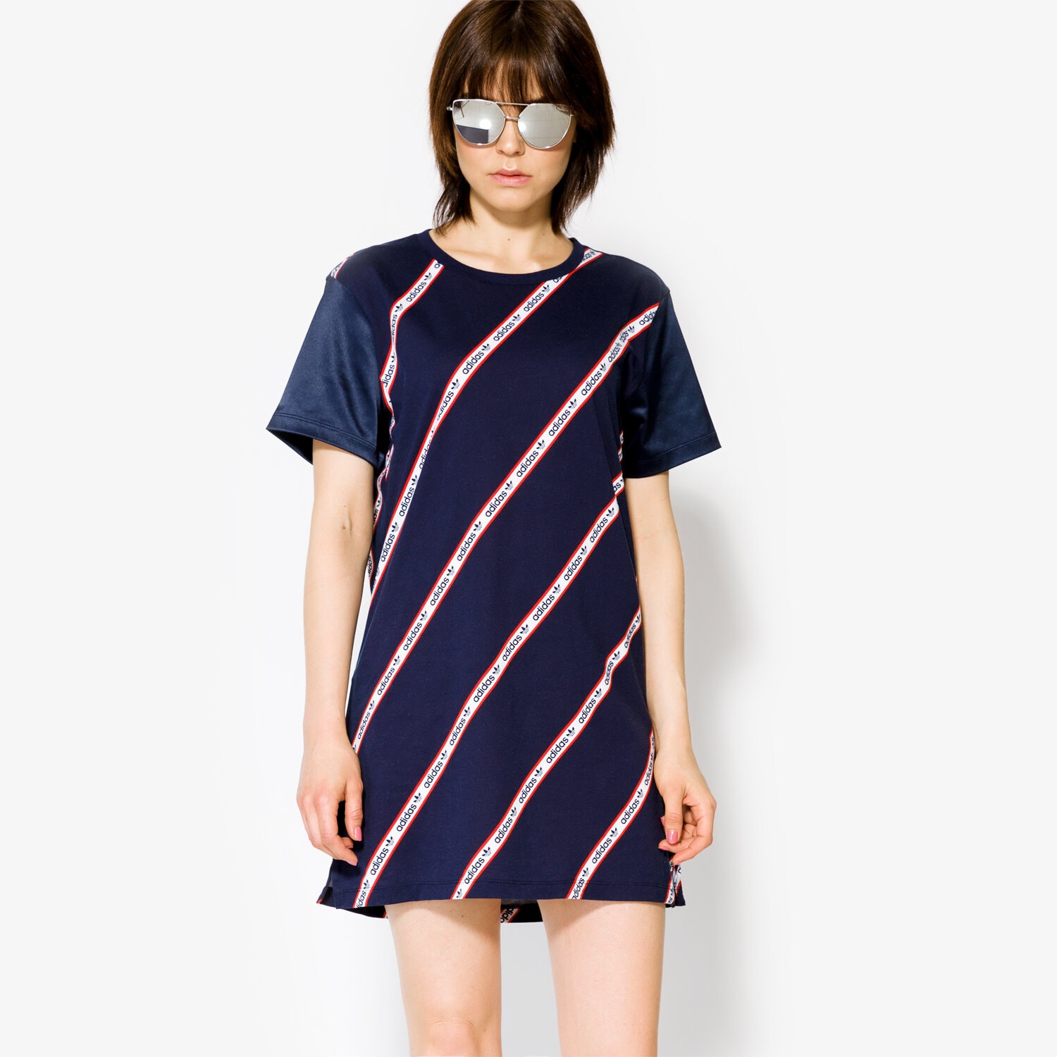 Modna sukienka sportowa ADIDAS SUKIENKA TEE DRESS BJ8369 GRANATOWY