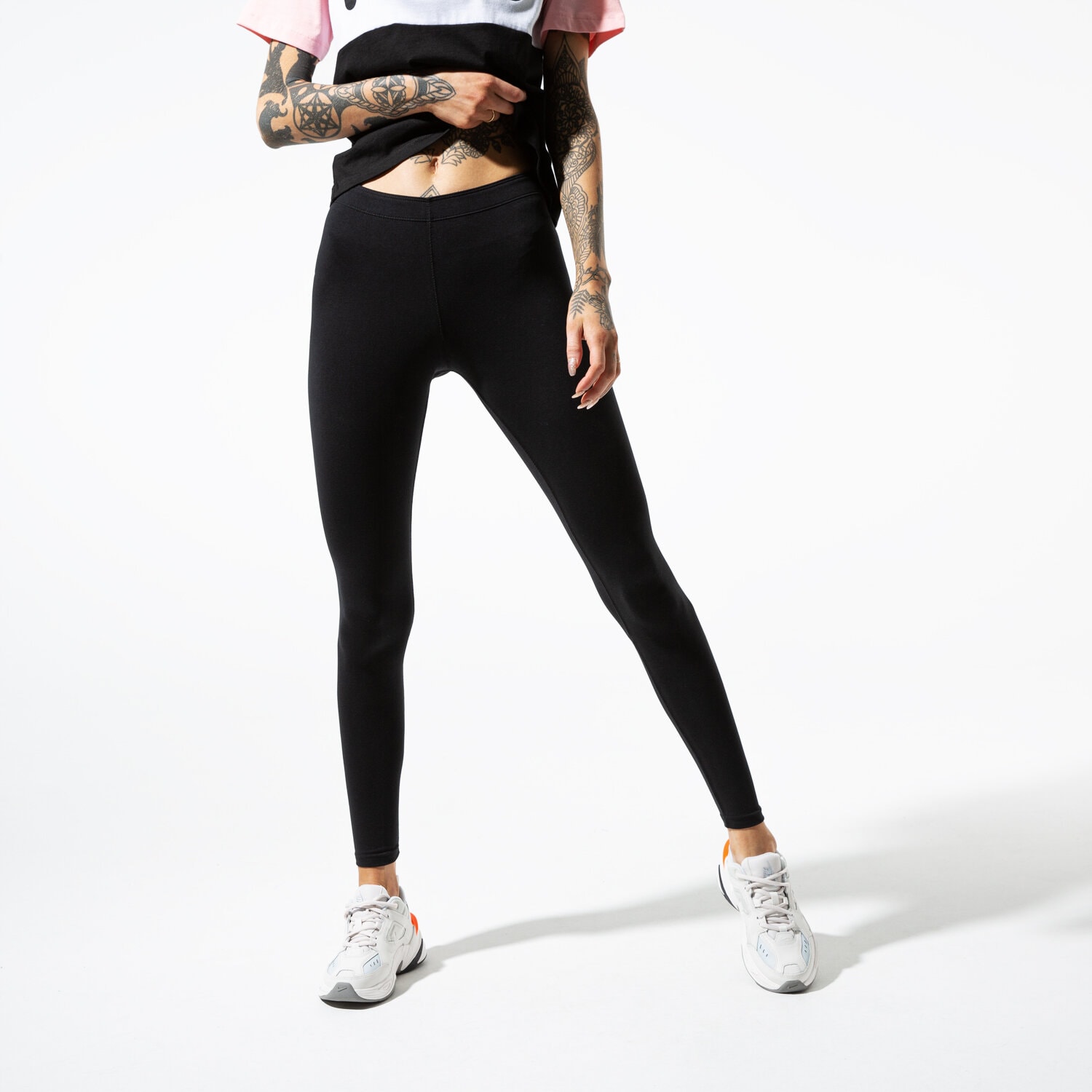 Spodnie sportowe damskie NIKE LEGGINGS W NSW LGGNG LEGASEE LOGO AH2010-010 CZARNY