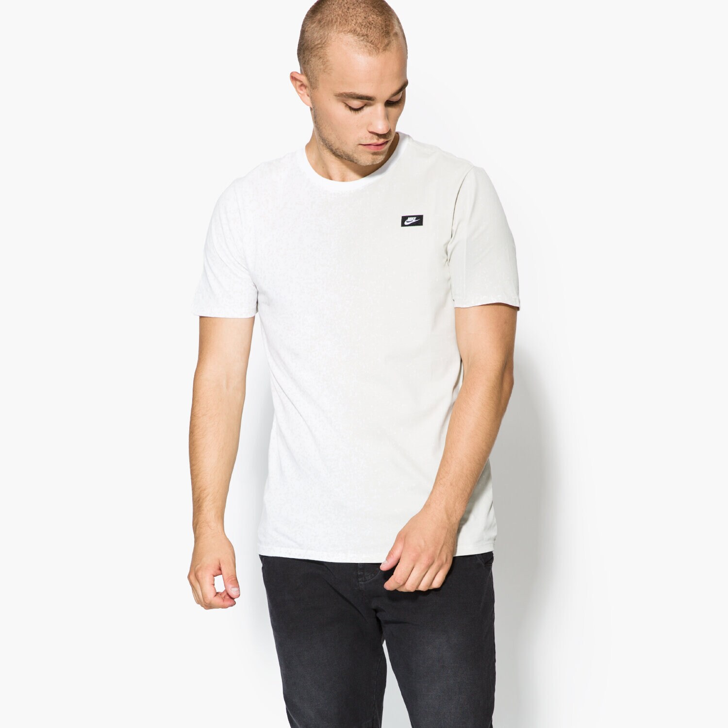 Koszulka, t-shirt sportowy męski NIKE T-SHIRT SS TEE MODERN PRNT 873166100 BIAŁY