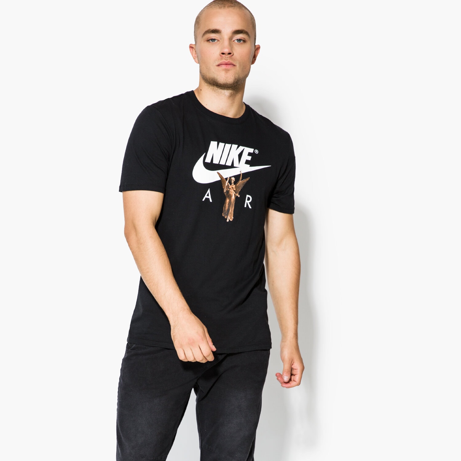 Koszulka, t-shirt sportowy męski NIKE T-SHIRT SS TEE AIR PHOTO 856366010 CZARNY