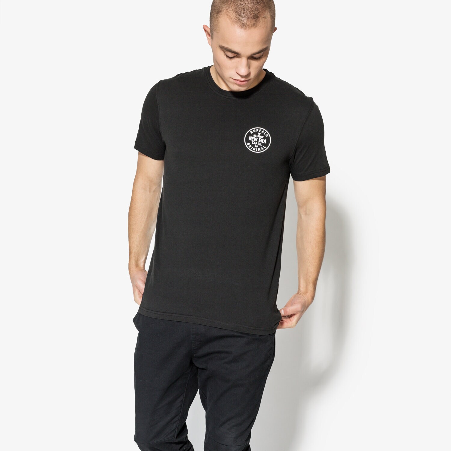 Koszulka, t-shirt sportowy męski NEW ERA T-SHIRT SS NE CHEST AND BACK TEE NE BLK 11585990 CZARNY